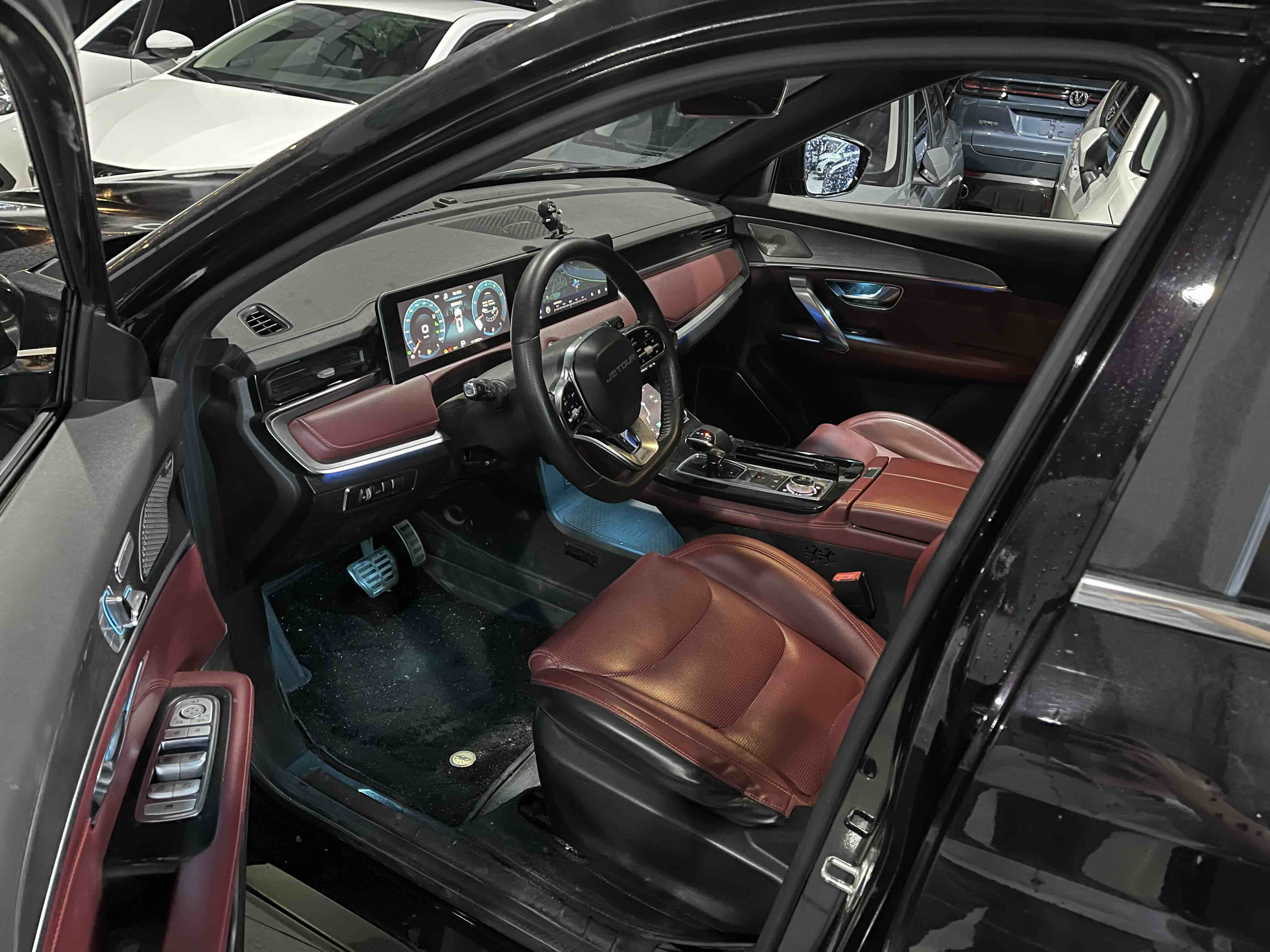 X70 PLUS 2021 car image #2
