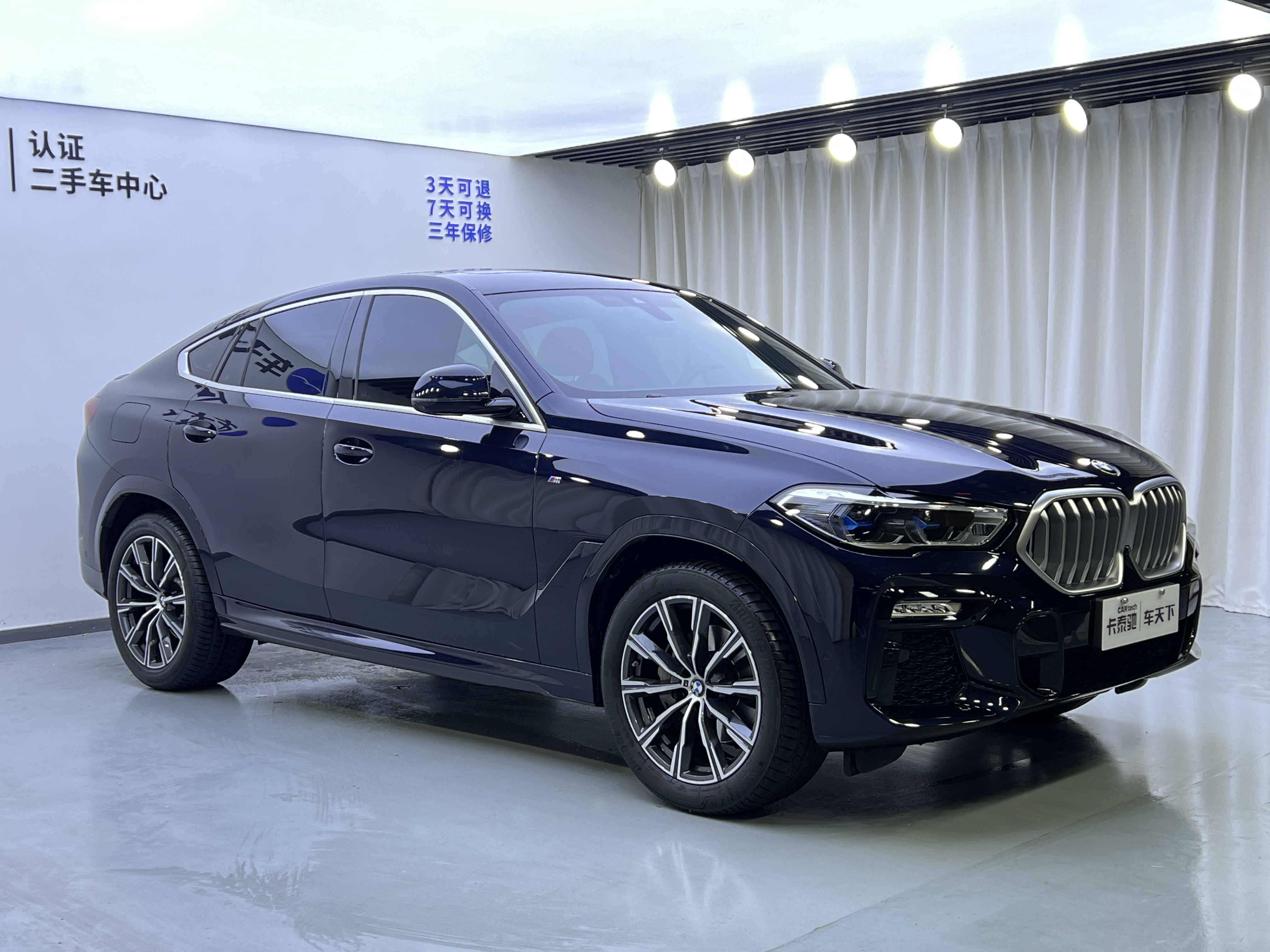 BMW X6 2022 car image #2