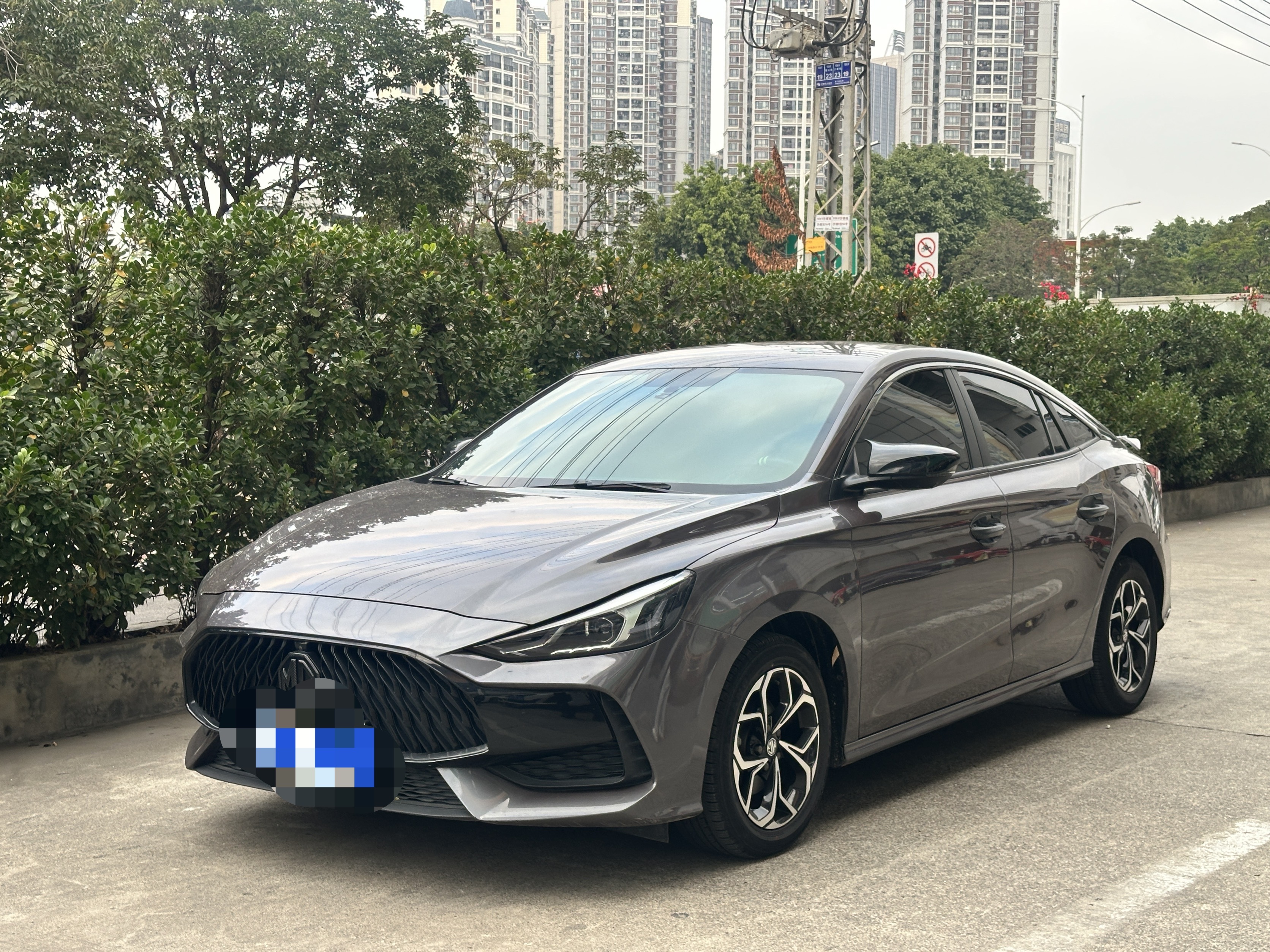 5 2022 immagine di auto #2