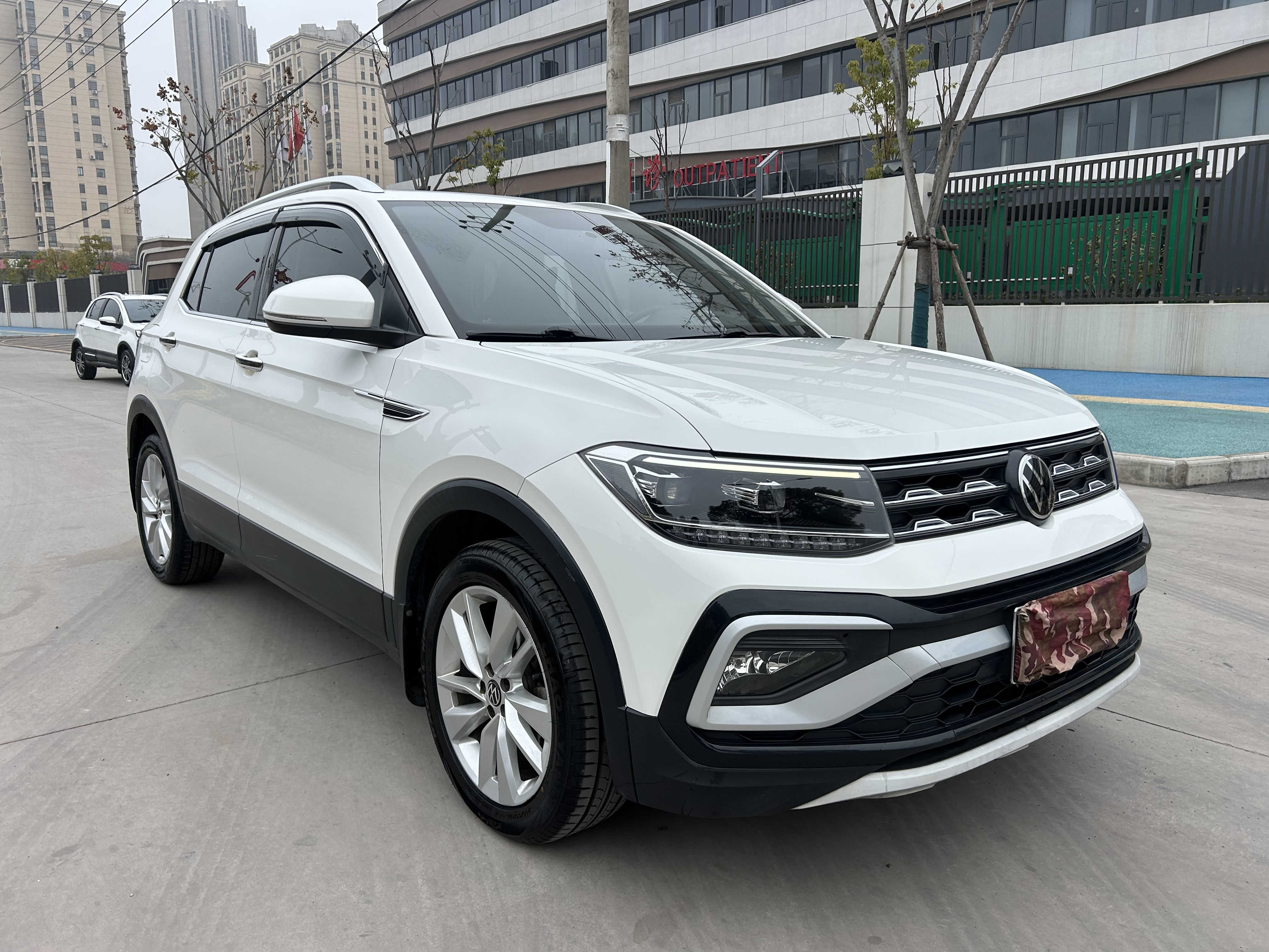 Volkswagen T-Cross 2021 car image #2