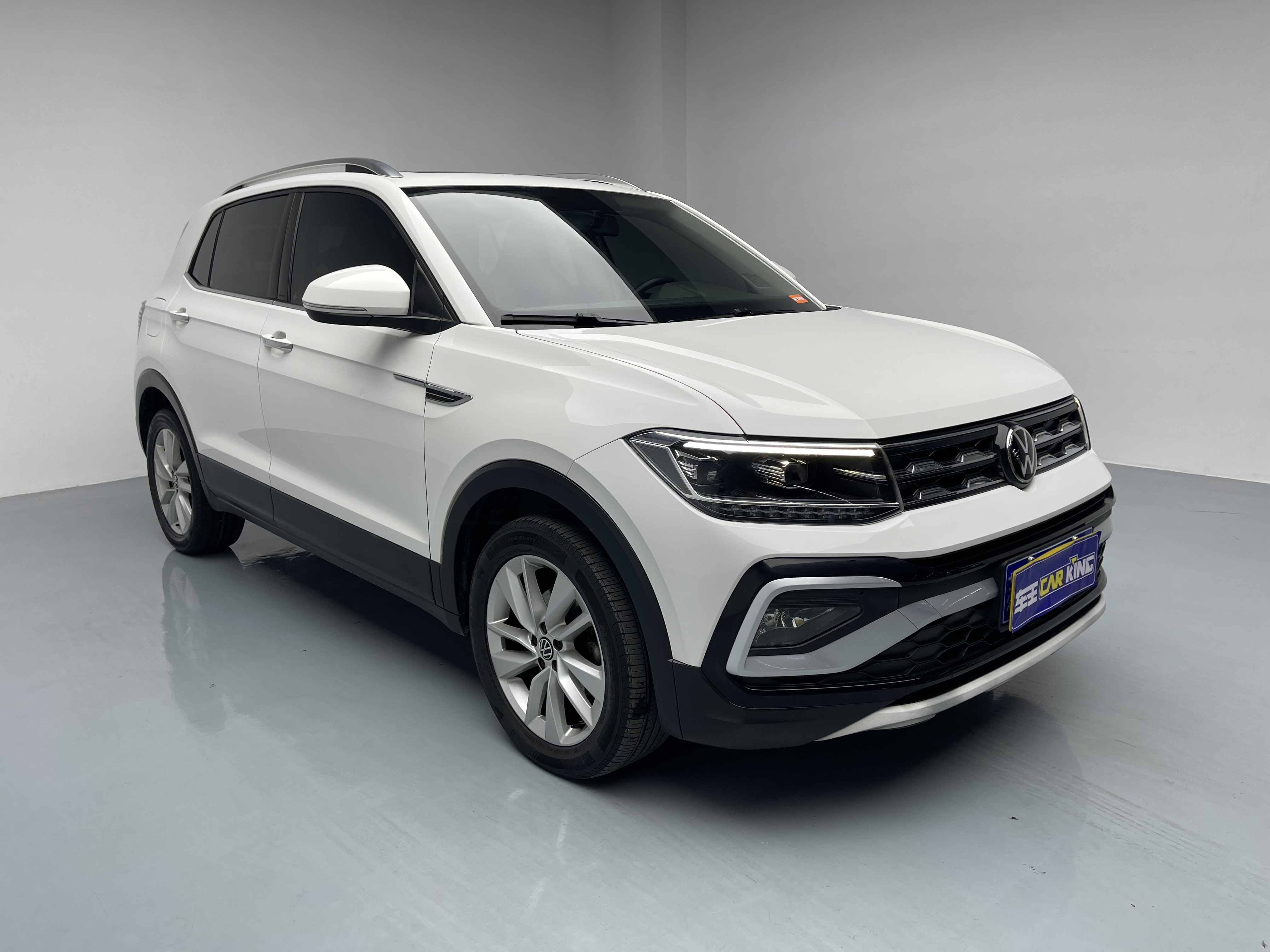 Volkswagen T-Cross 2021 car image #2