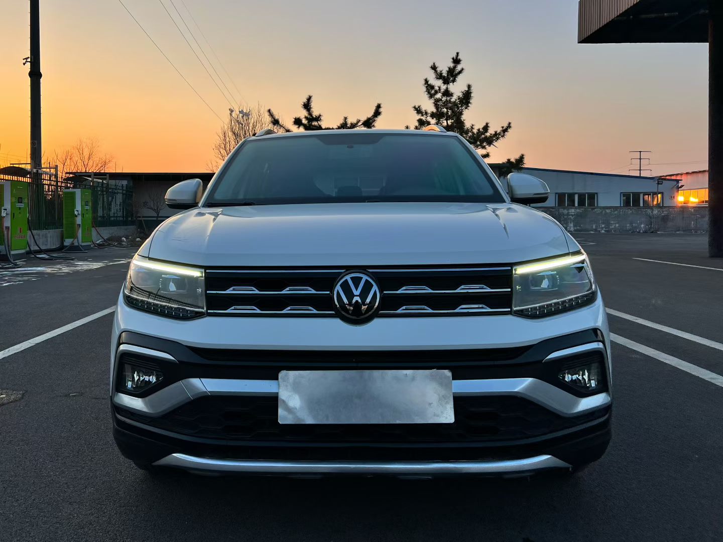 Volkswagen T-Cross 2021 car image #2