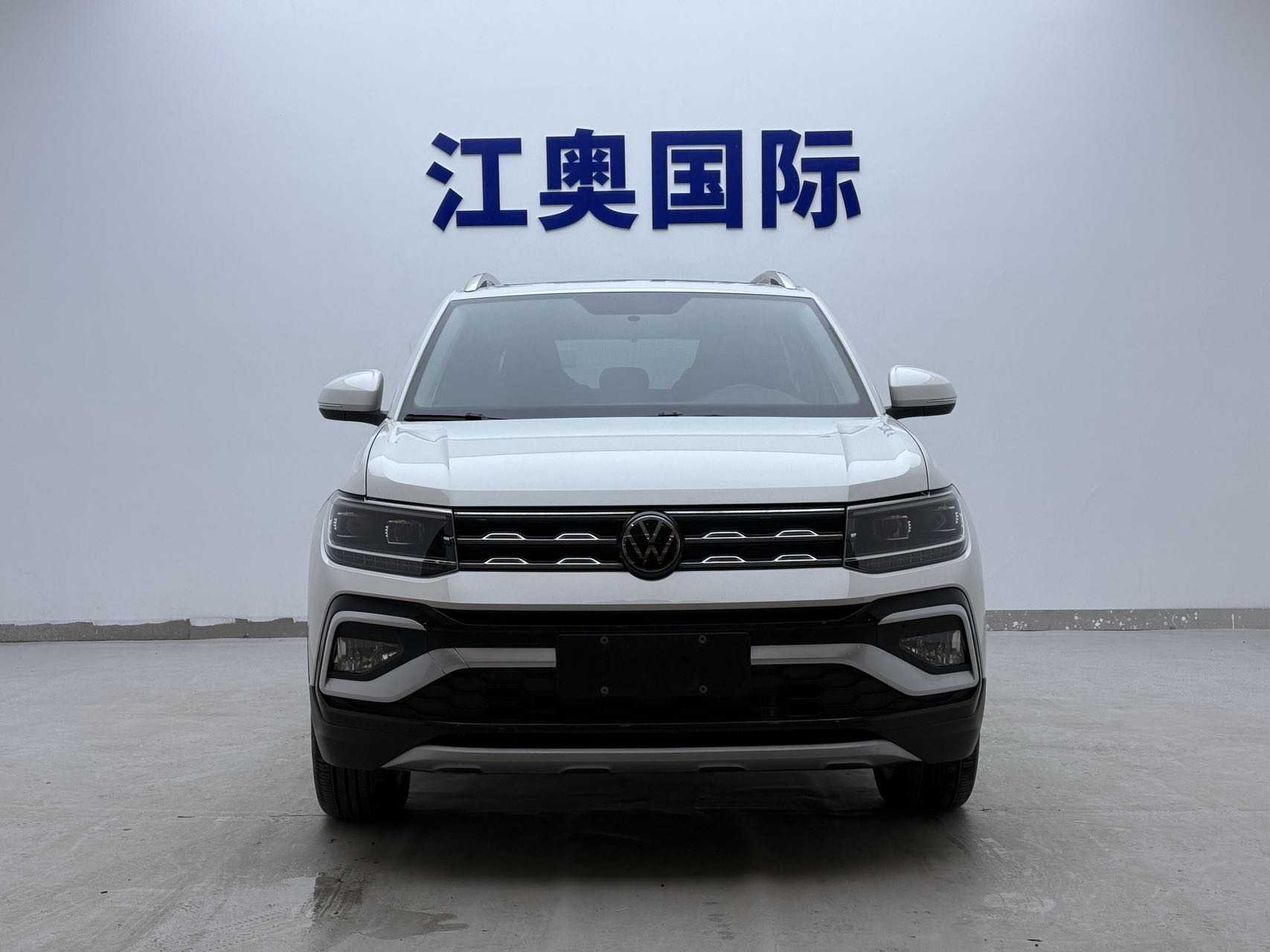 Volkswagen T-Cross 2021 car image #2