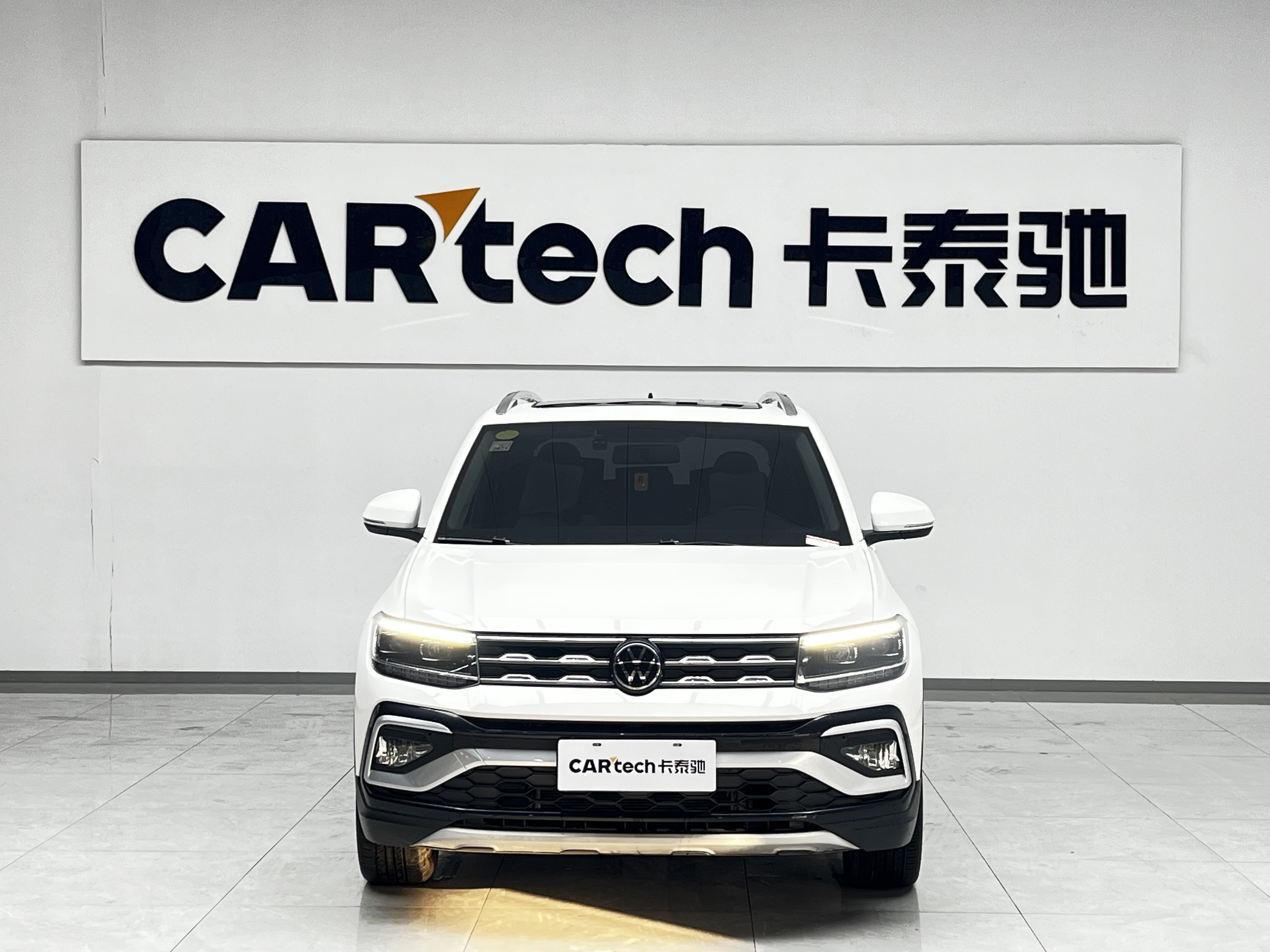 Volkswagen T-Cross 2021 car image #2