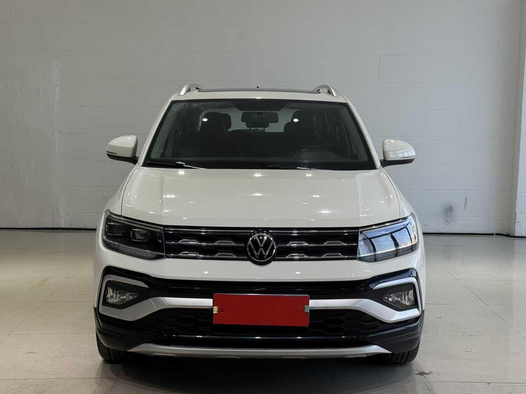 Volkswagen T-Cross 2021 car image #2