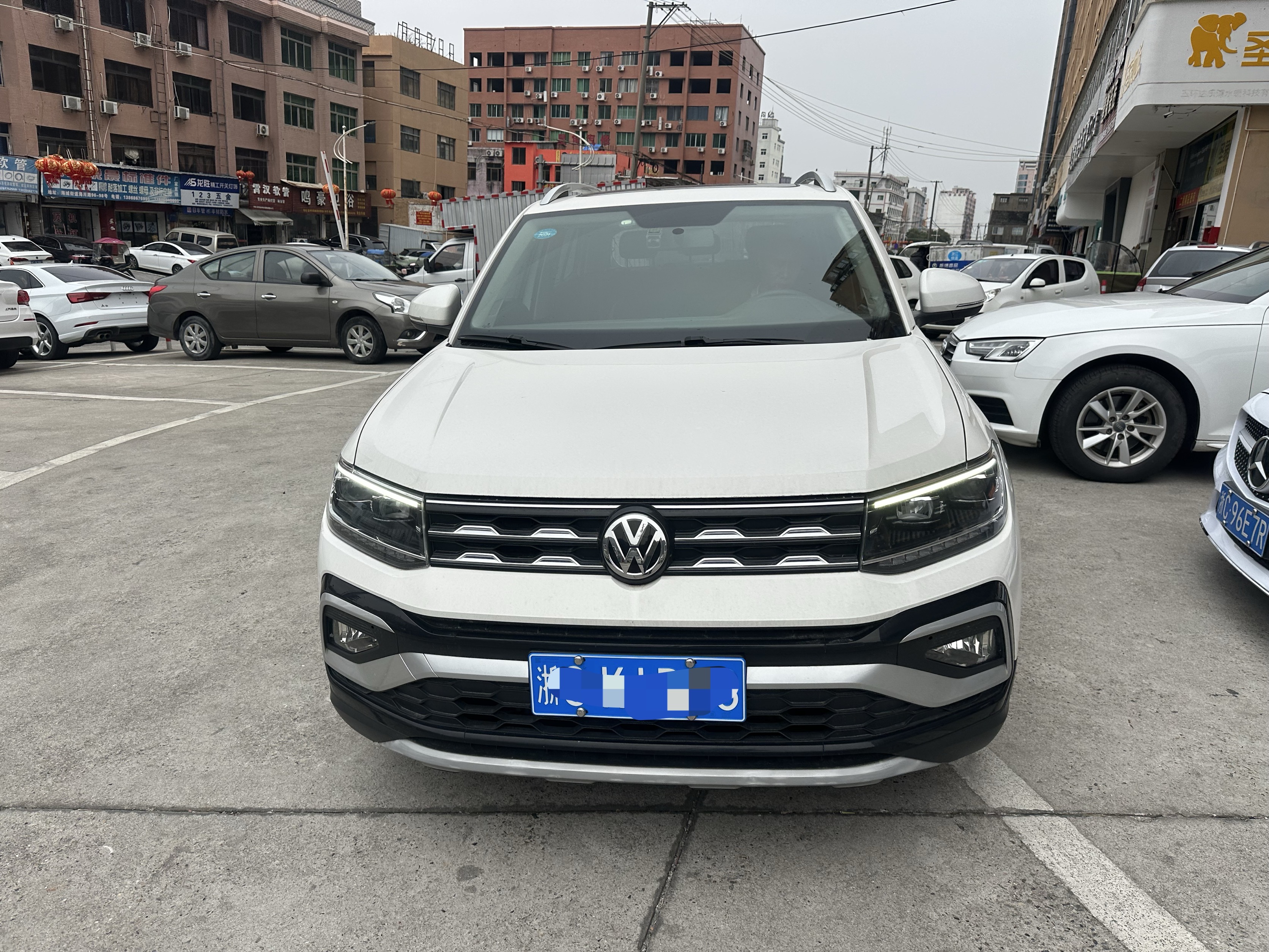 Volkswagen T-Cross 2020 car image #2