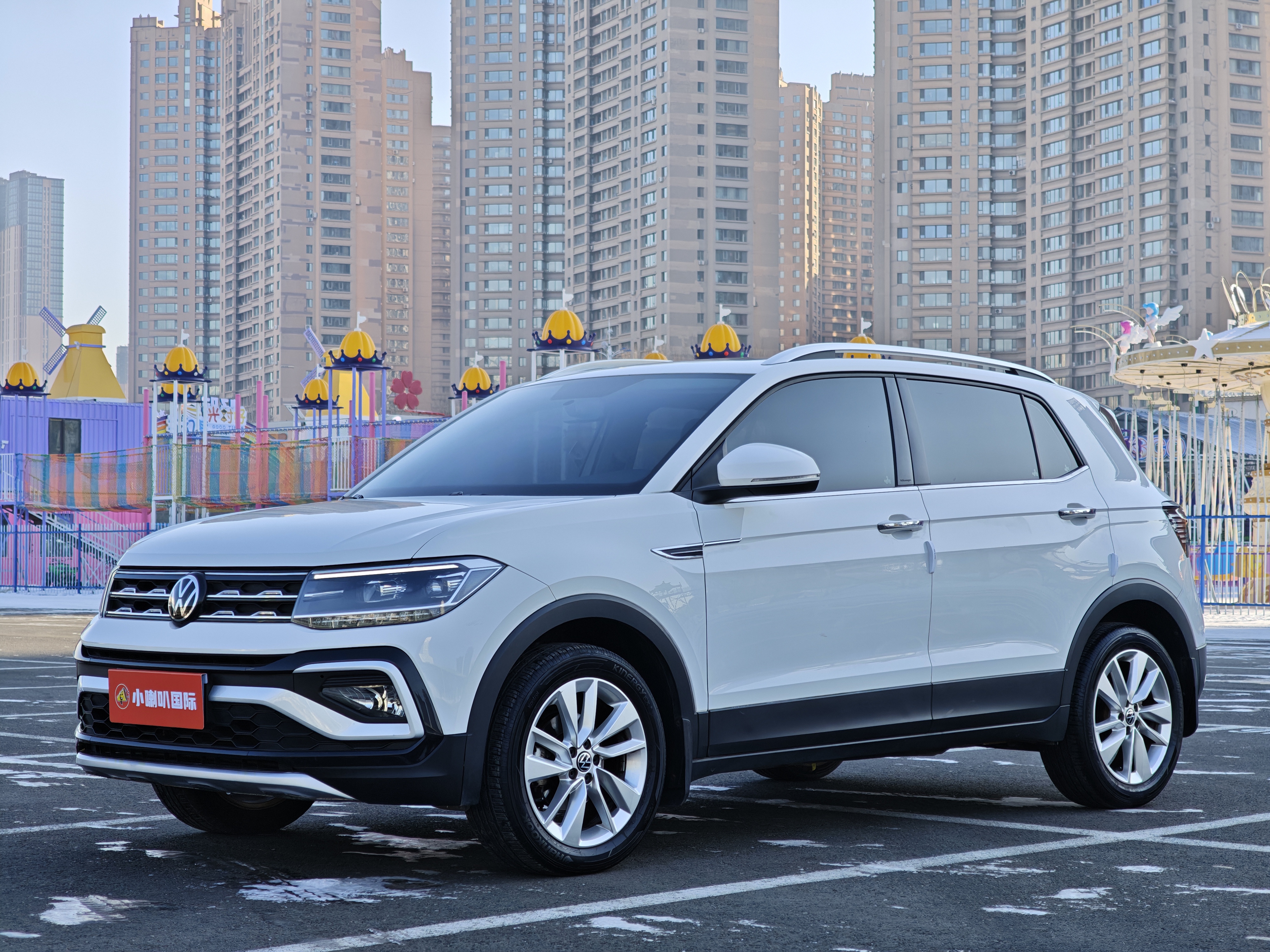 Volkswagen T-Cross 2021 car image #2