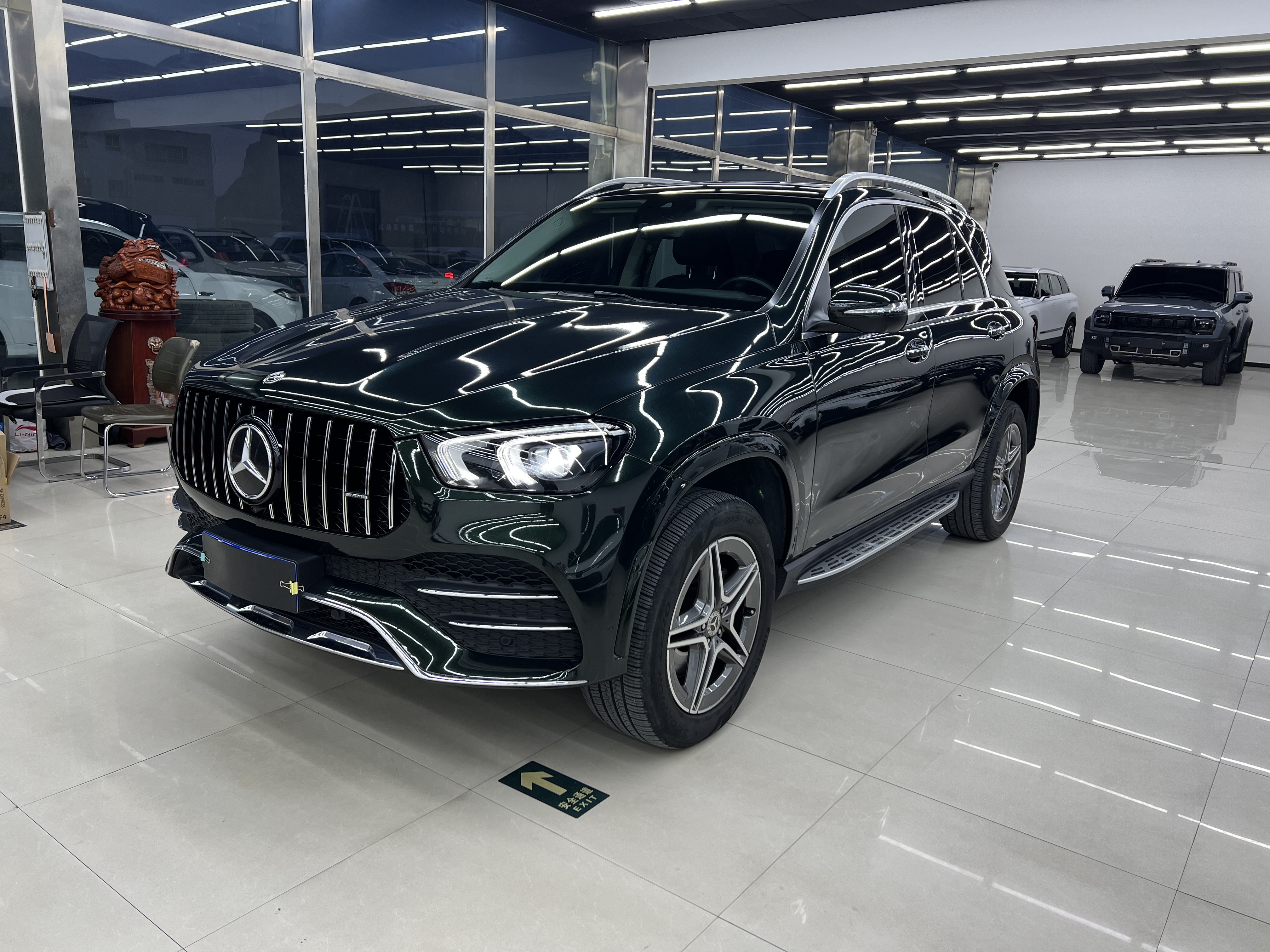 Mercedes-Benz GLE Class 2021 car image #2