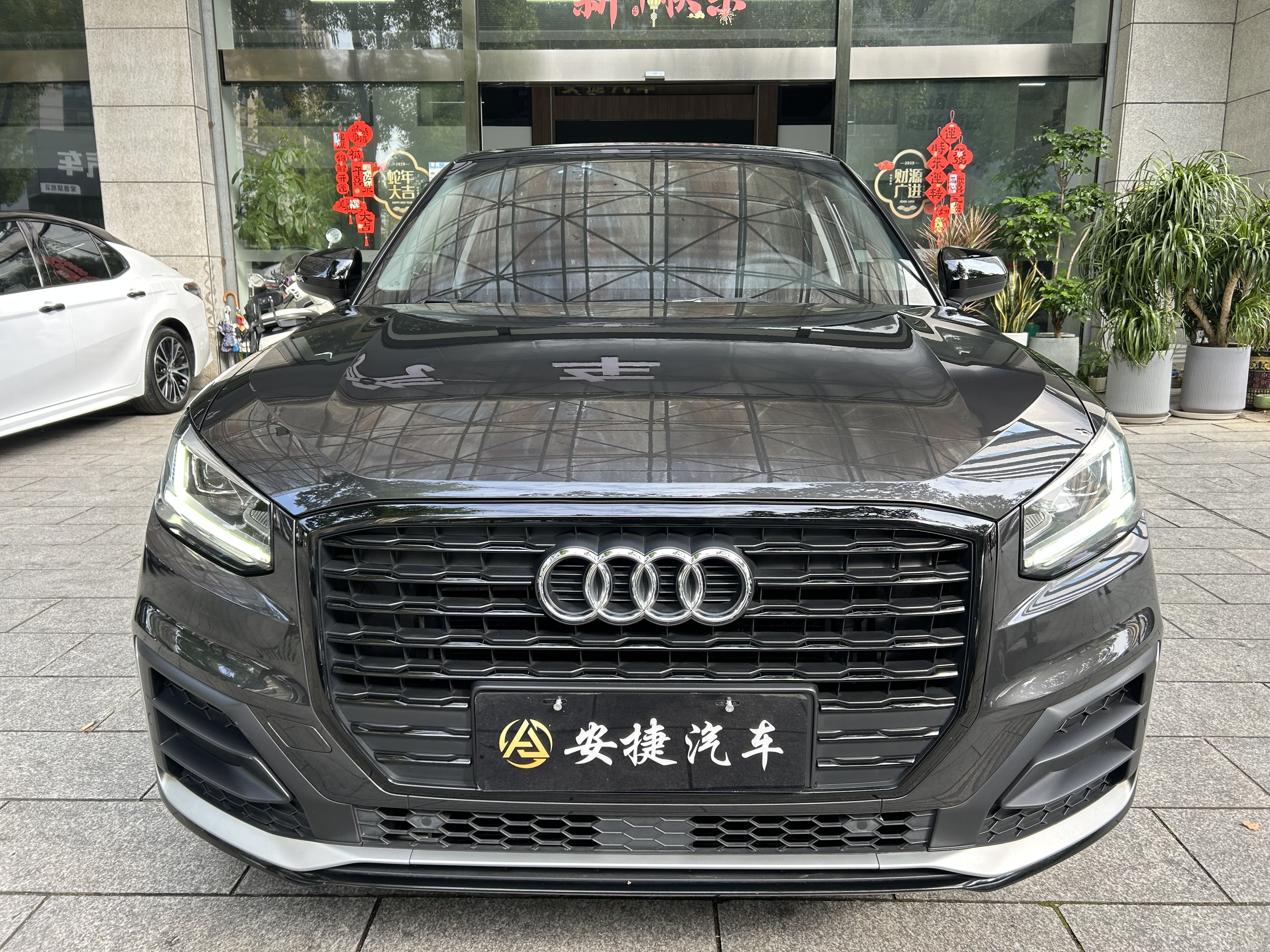 Audi Q2L 2021 car image #2