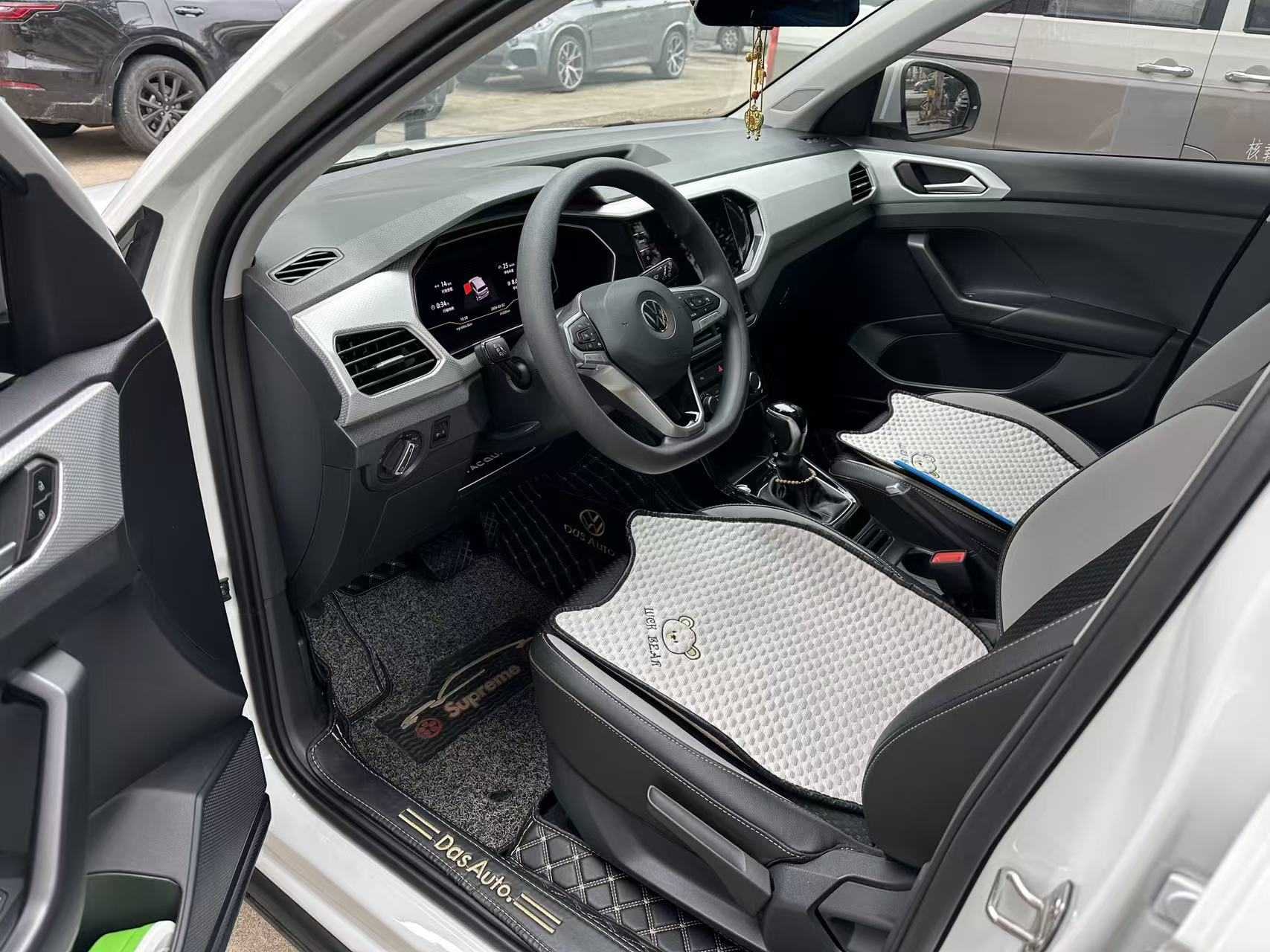 Volkswagen Tacqua 2022 car image #2