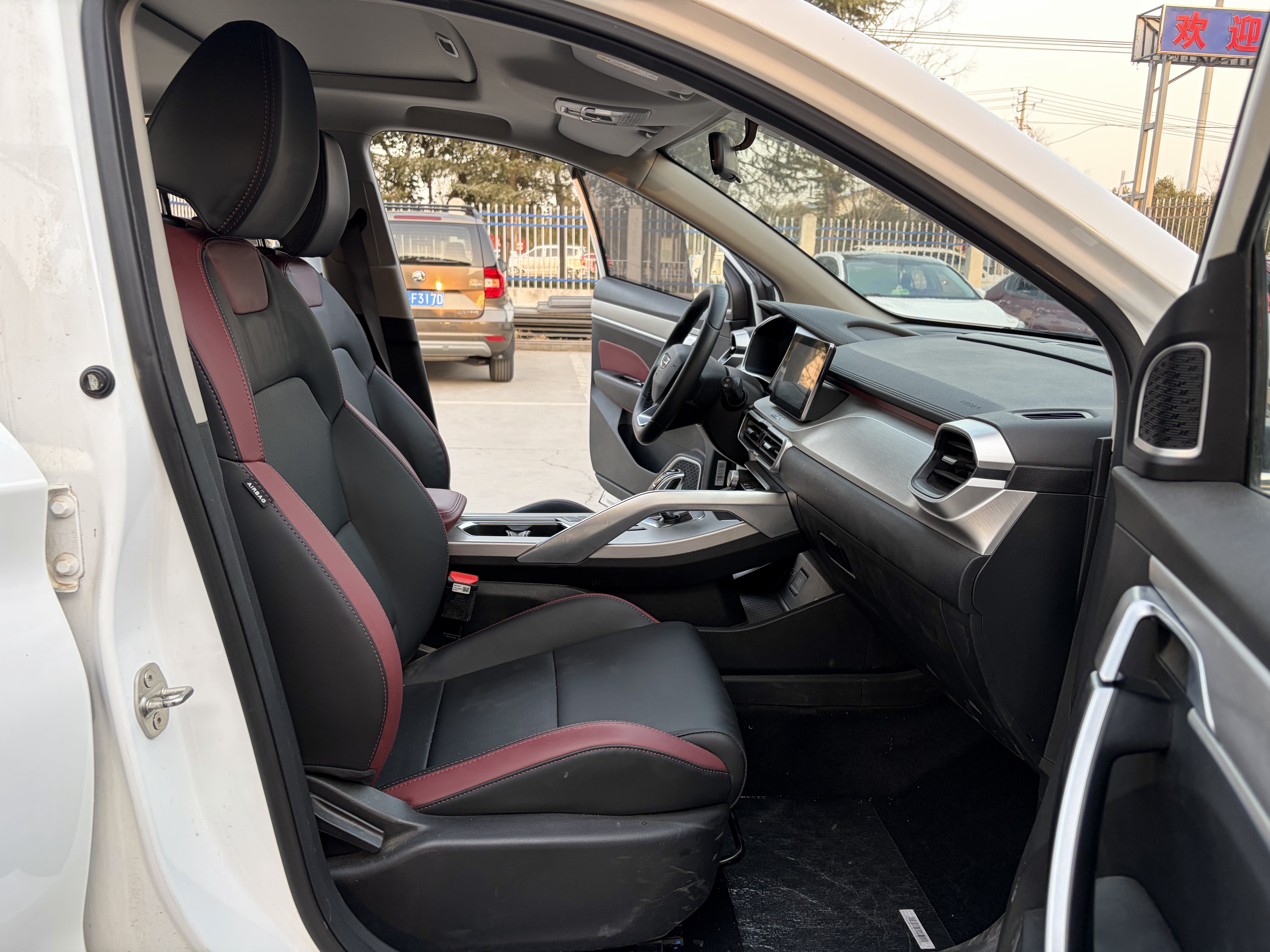 GEELY Coolray 2021 car image #2
