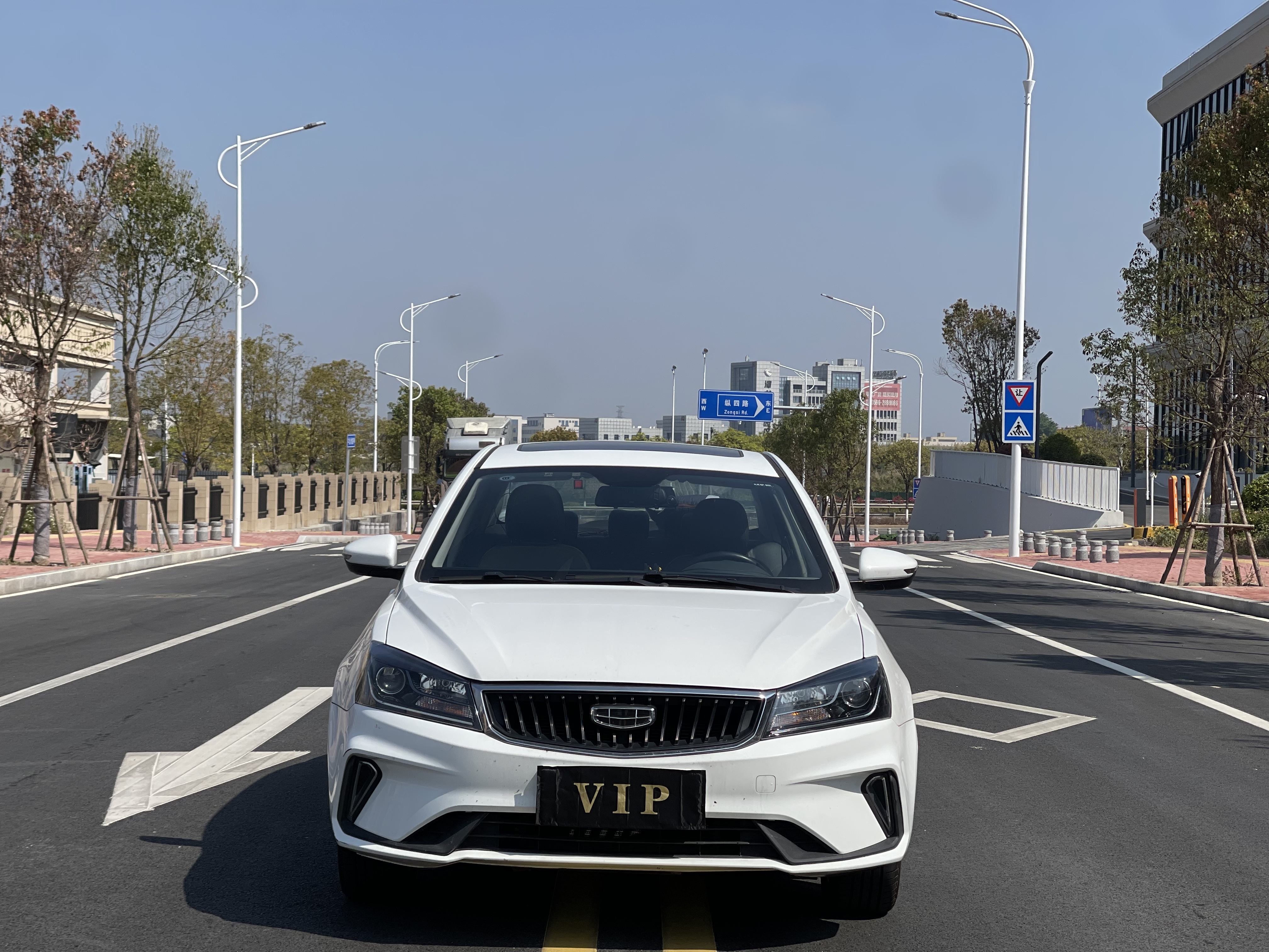 GEELY Emgrand 2021 car image #2