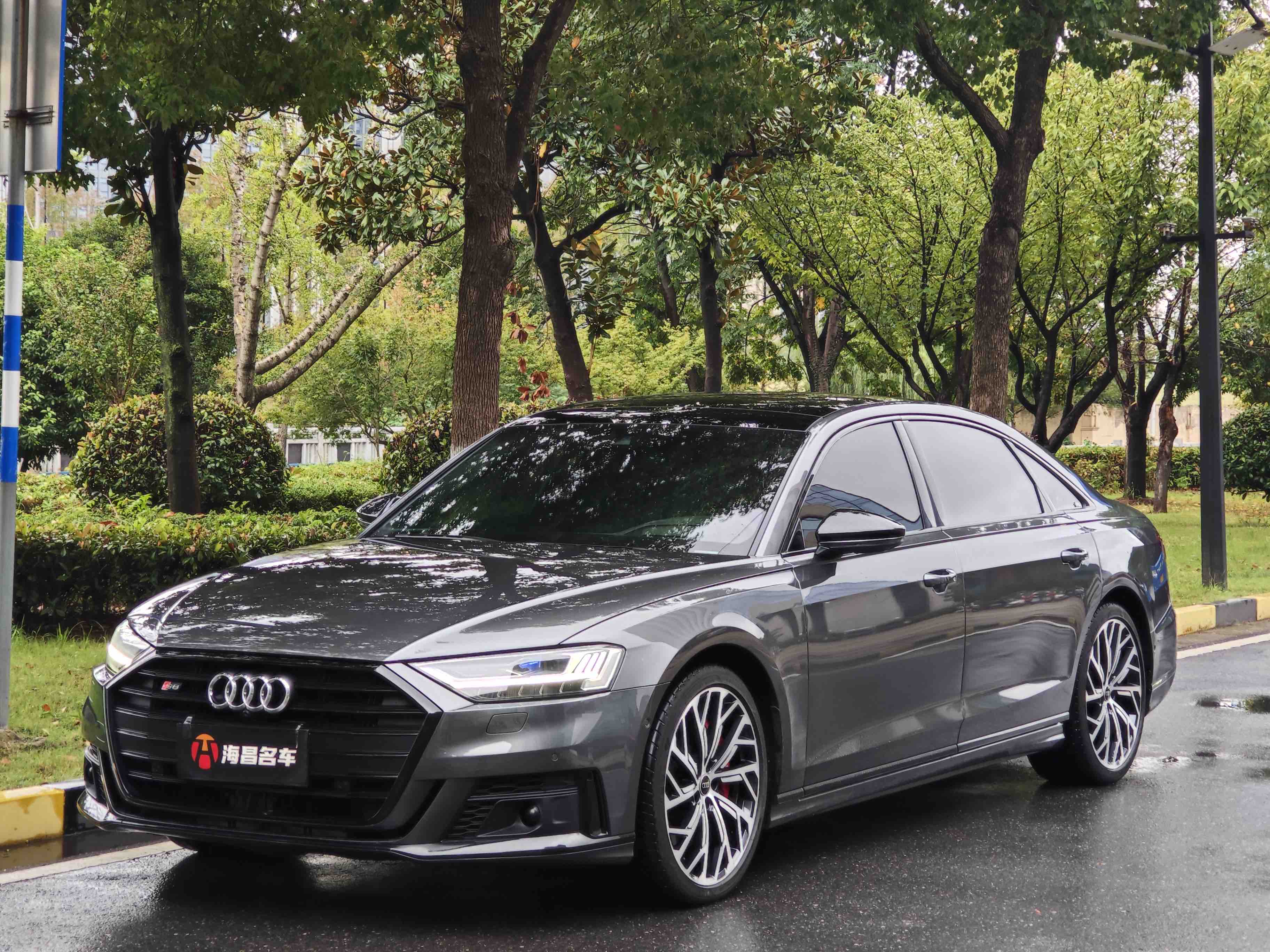 Audi S8 2021 car image #2