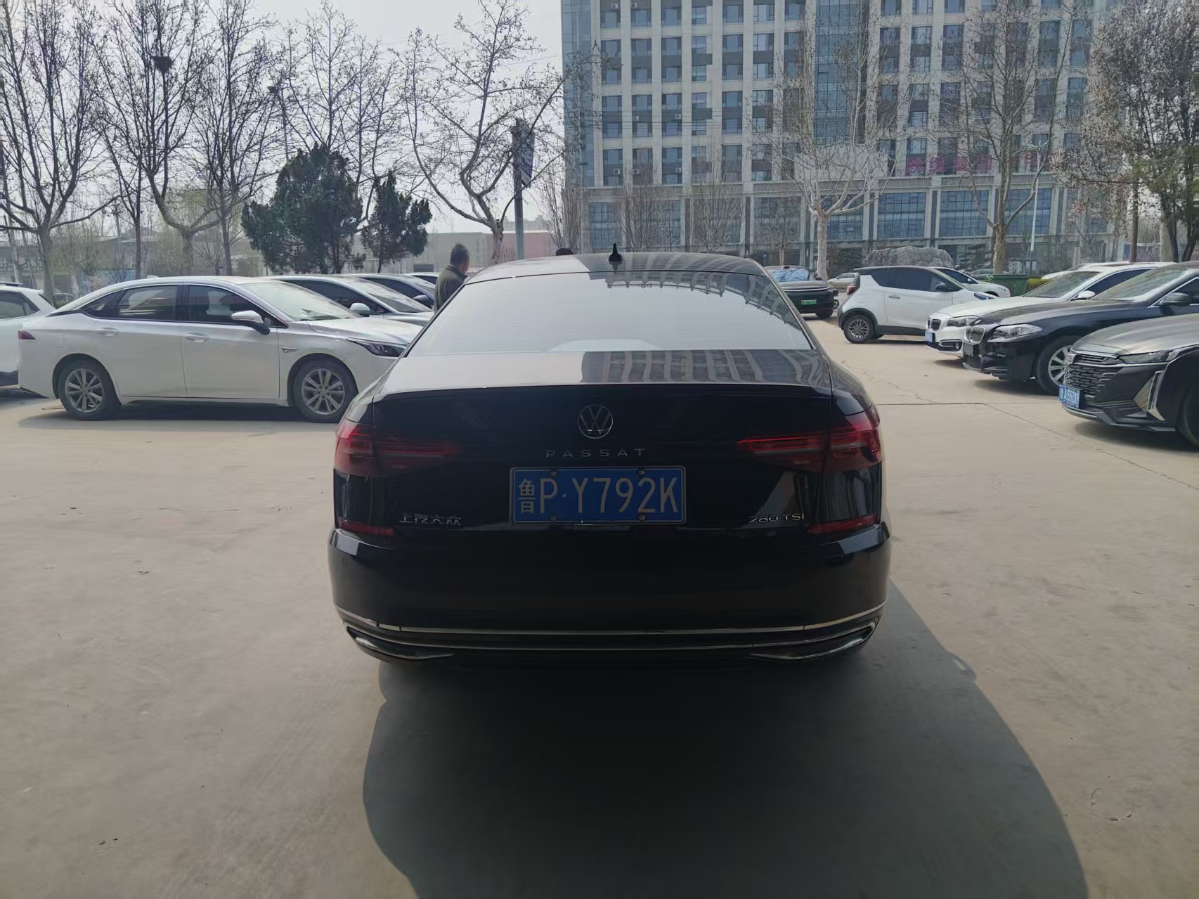 Volkswagen Passat 2023 car image #2