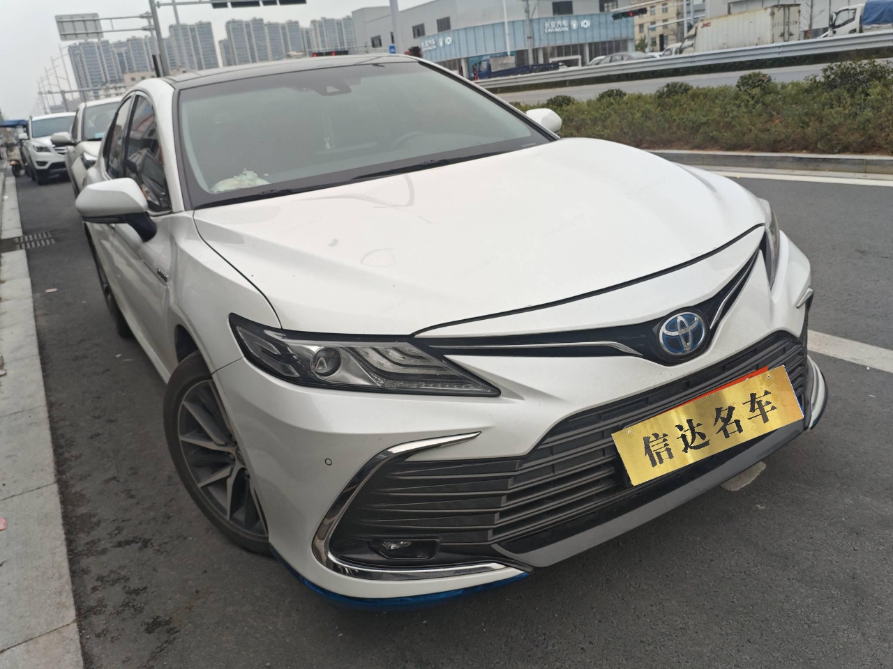 Toyota Camry 2022 car image #2