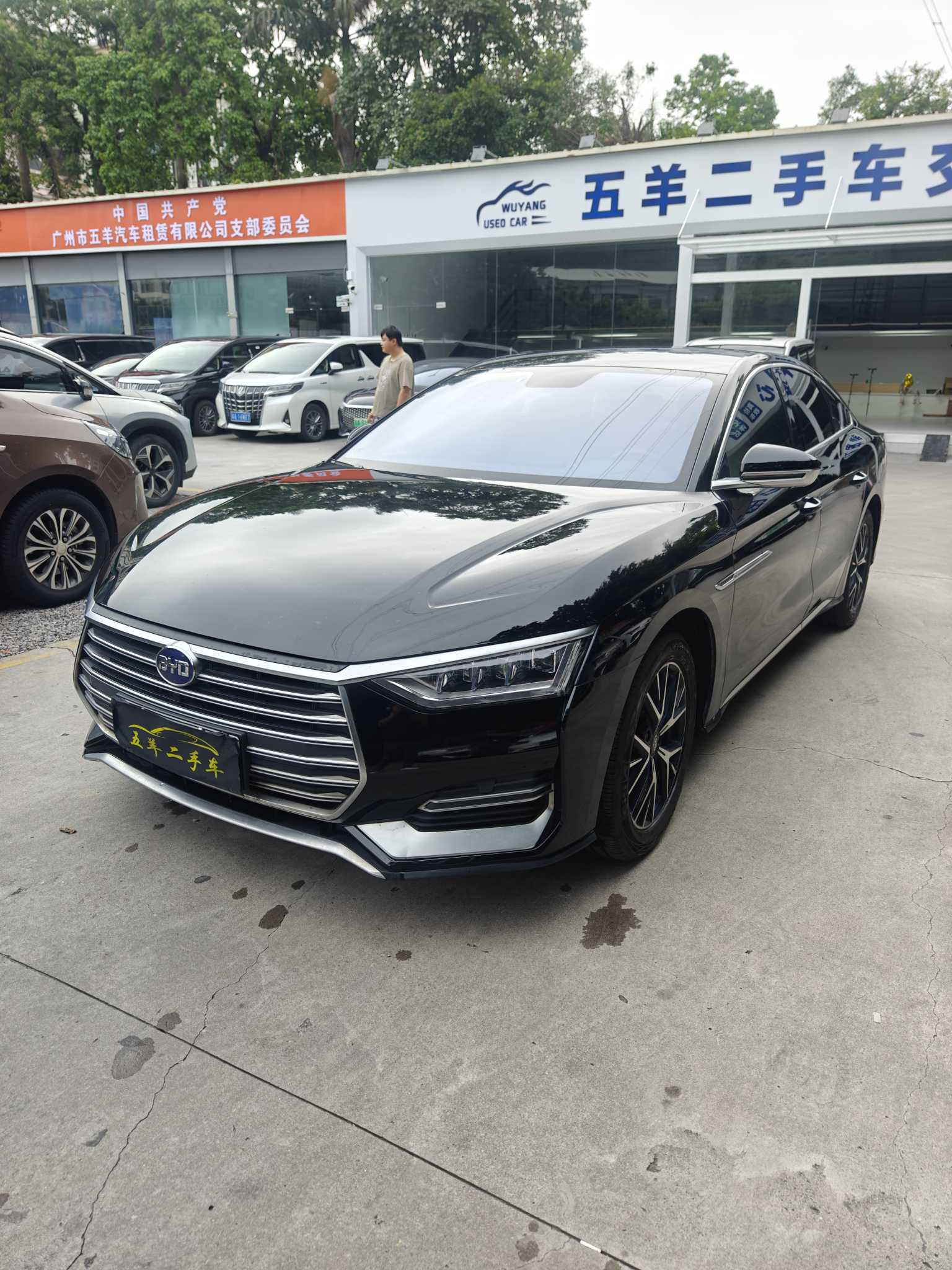 BYD e9 2022 image de voiture #2