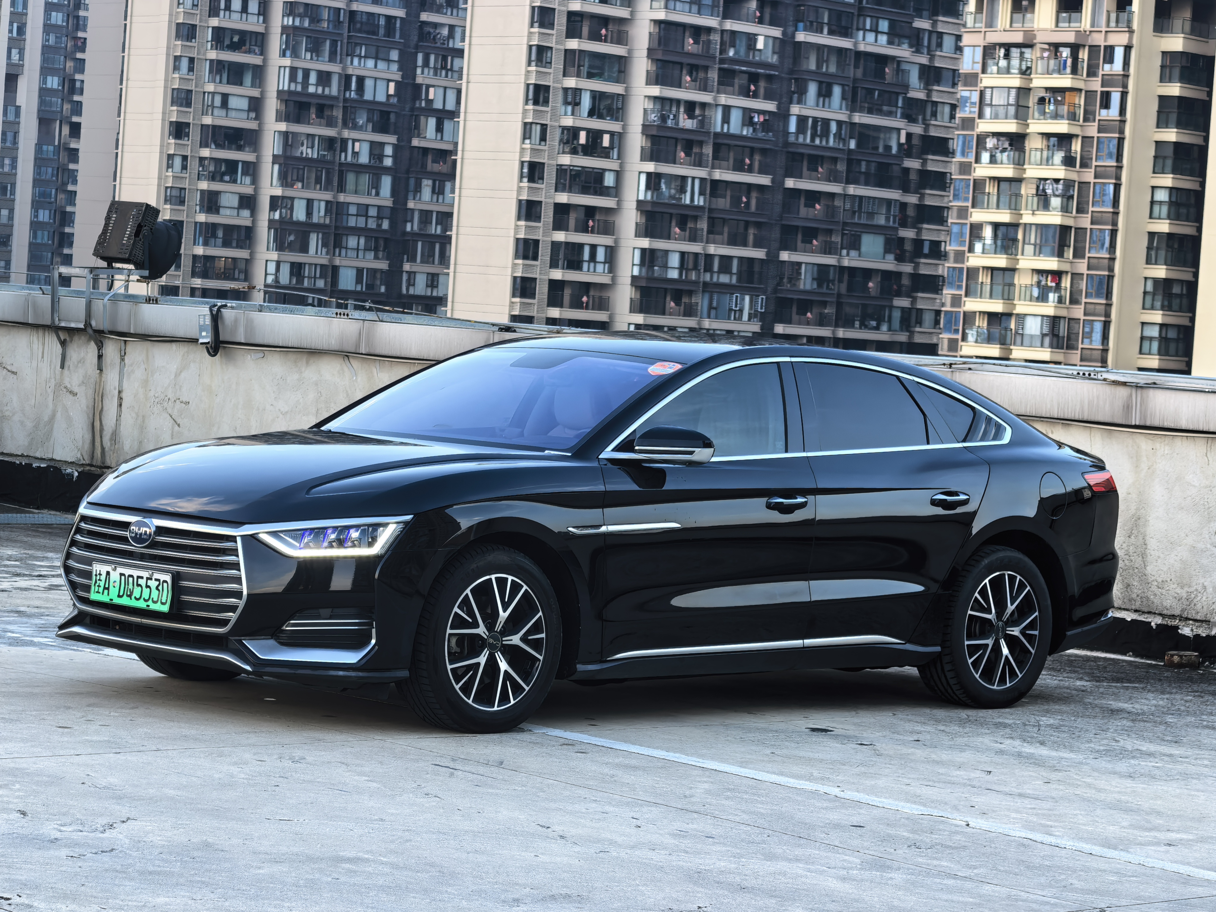 BYD e9 2021 #2 BYD e9 2021 car image #2