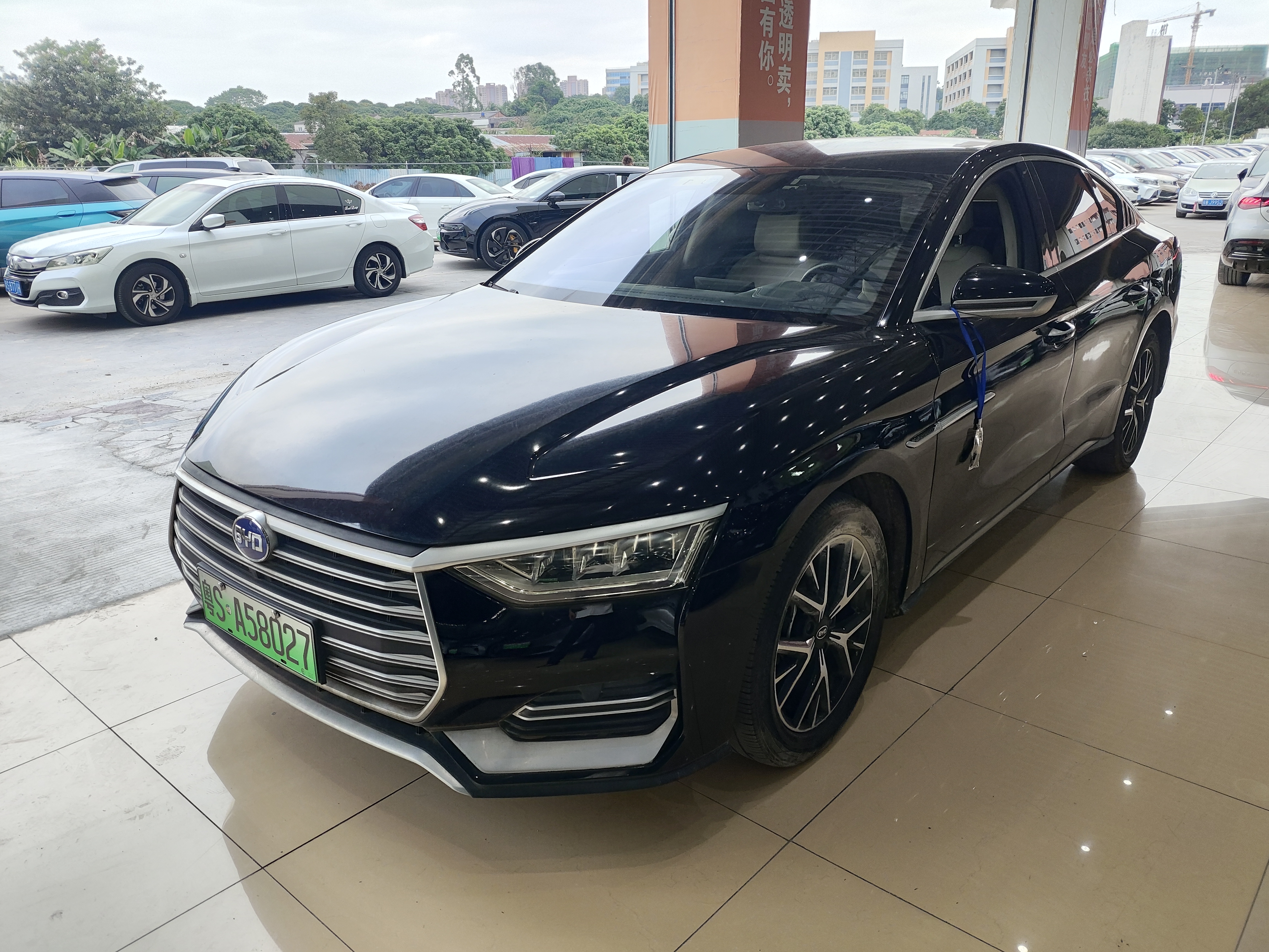 BYD e9 2021 car image #2