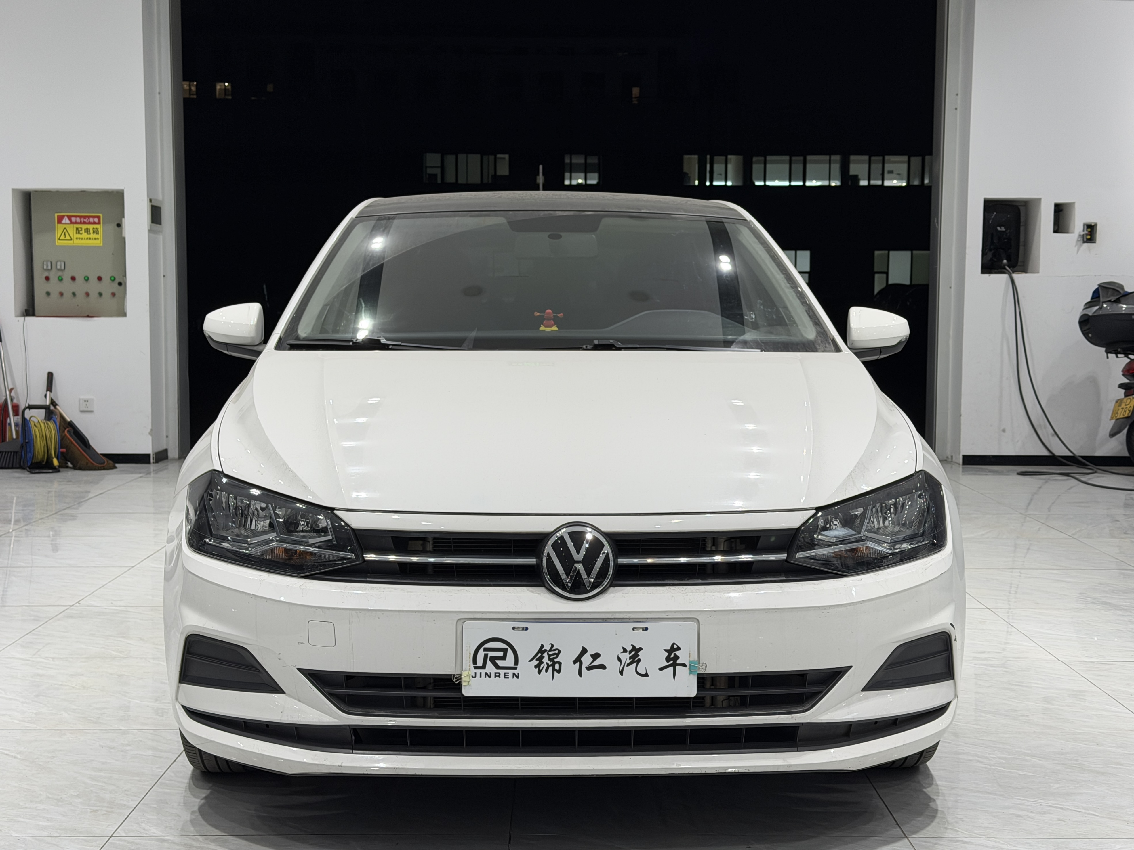 Volkswagen Polo 2021 car image #2