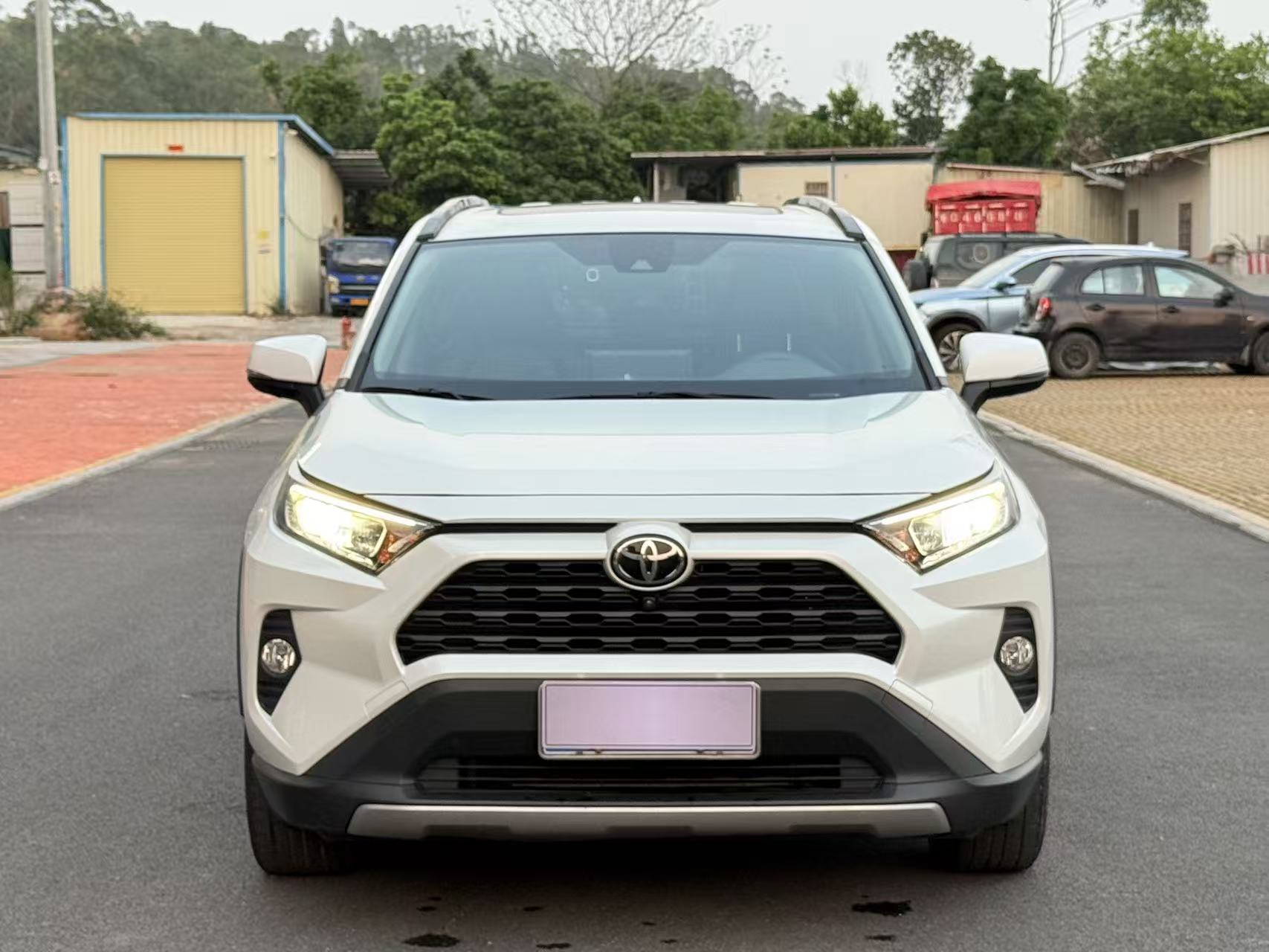 Toyota RAV4 2021 car image #2