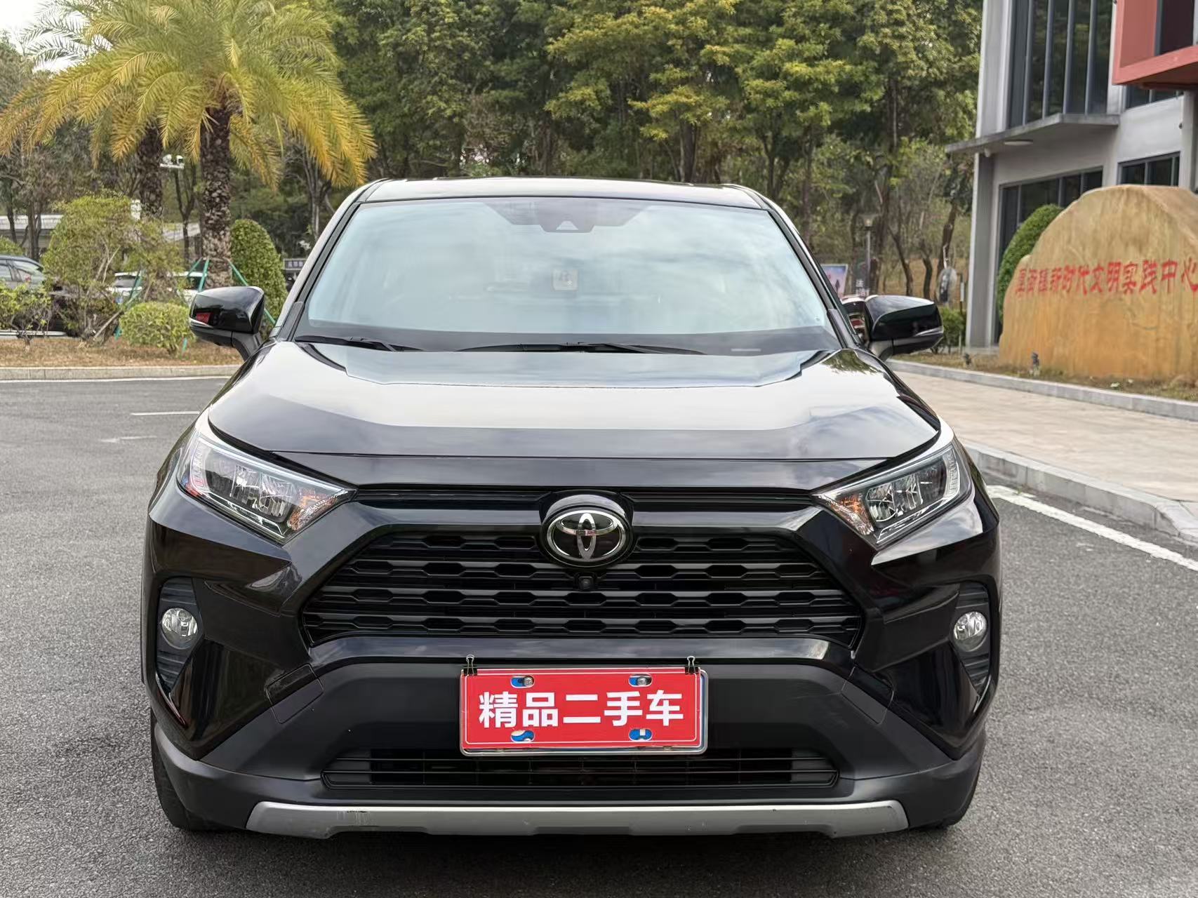 Toyota RAV4 2021 car image #2