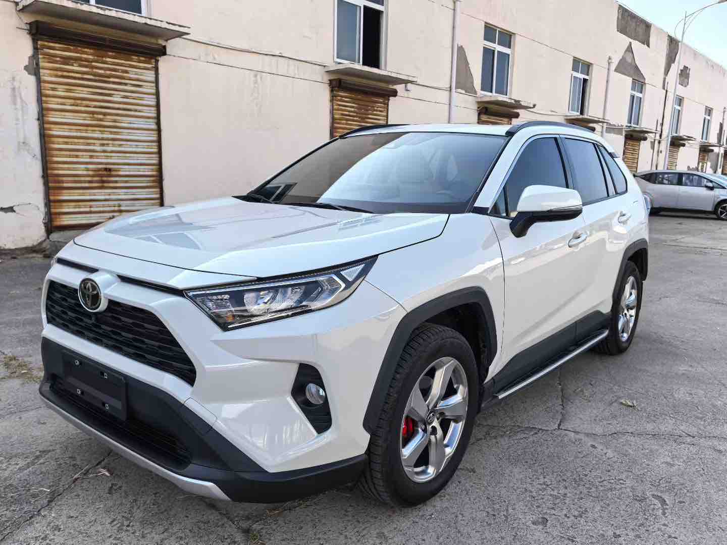 Toyota RAV4 2022 car image #2