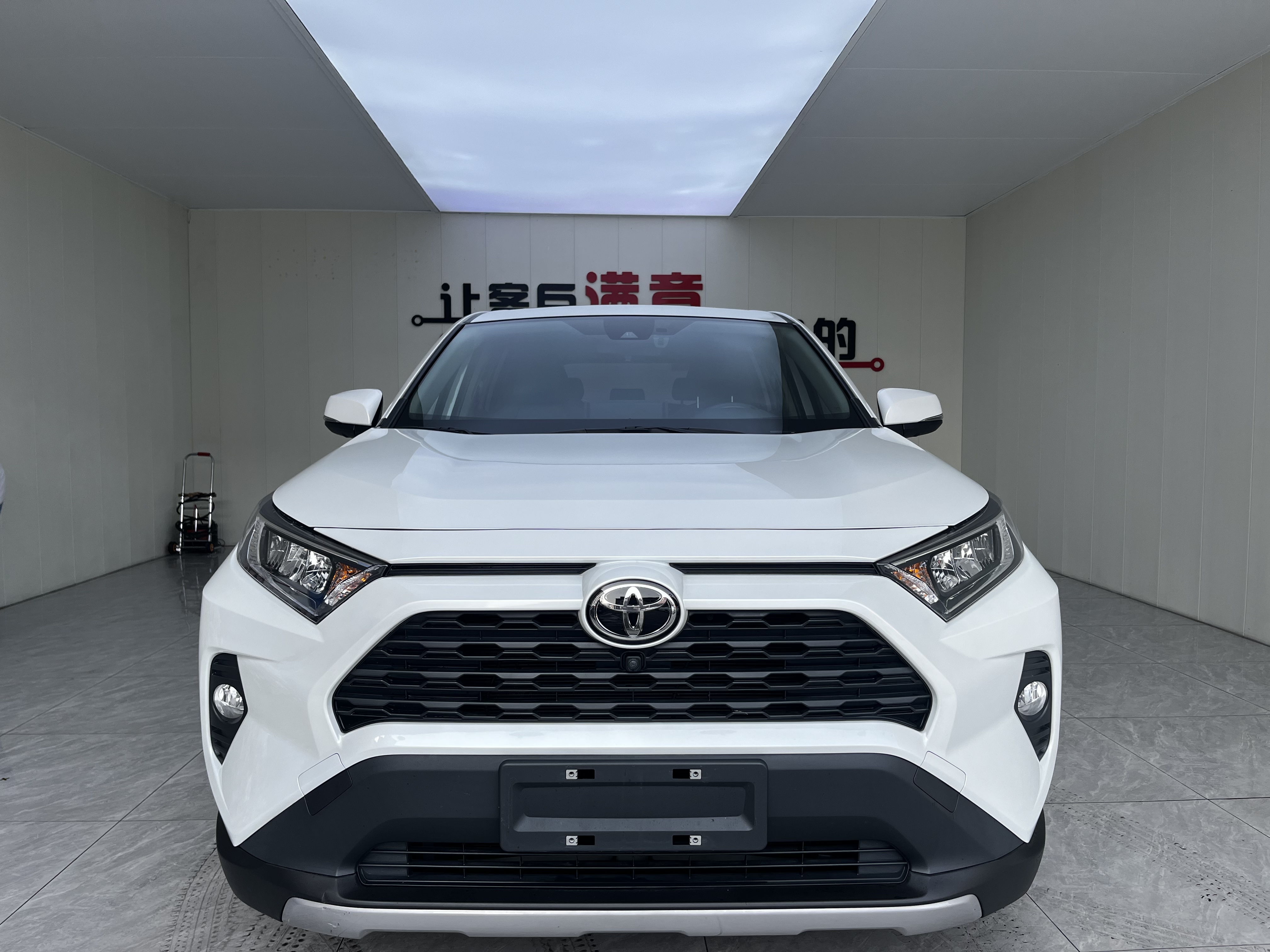 Toyota RAV4 2022 car image #2