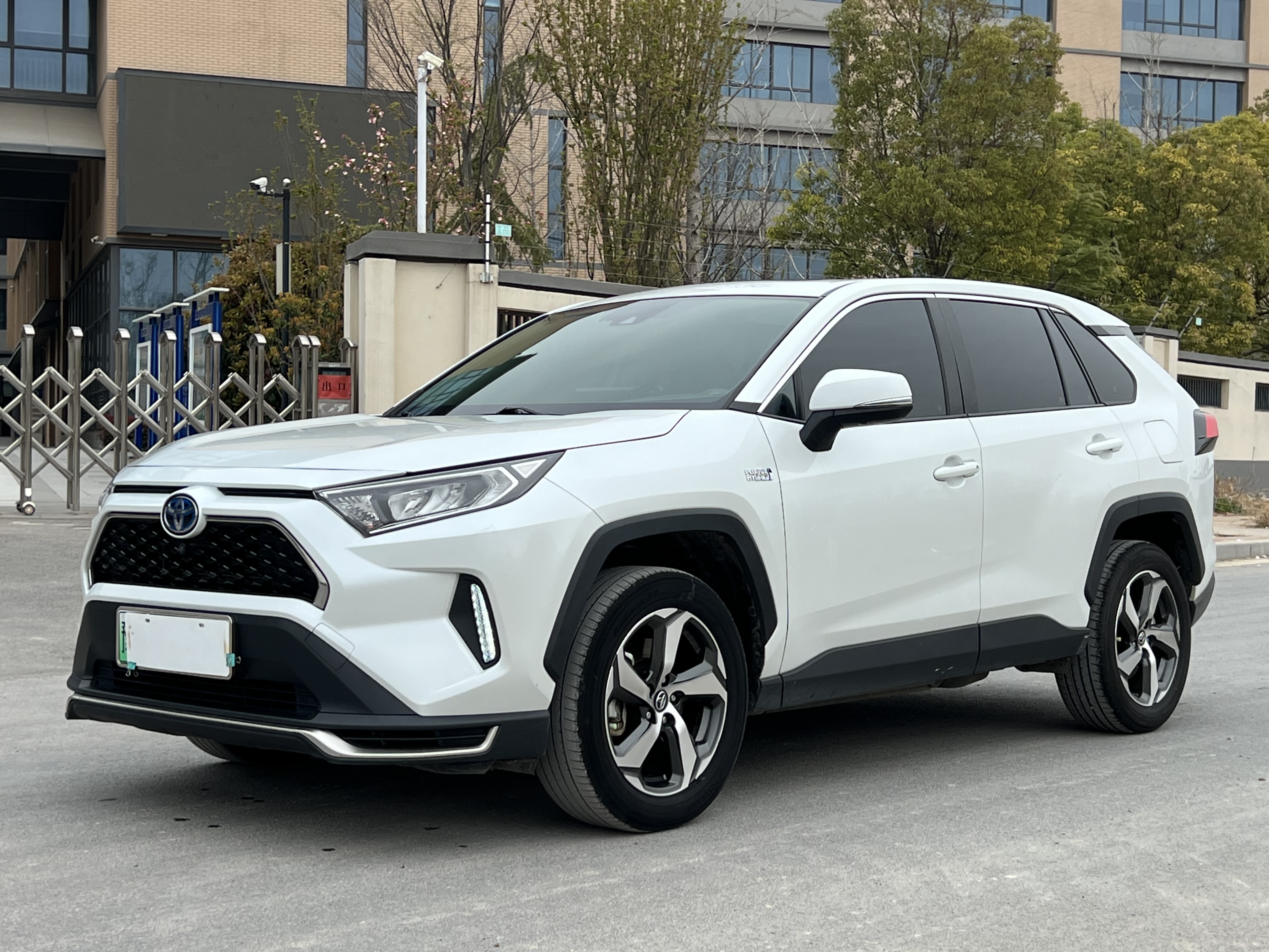 Toyota RAV4 Hybird E+ 2022 car image #2