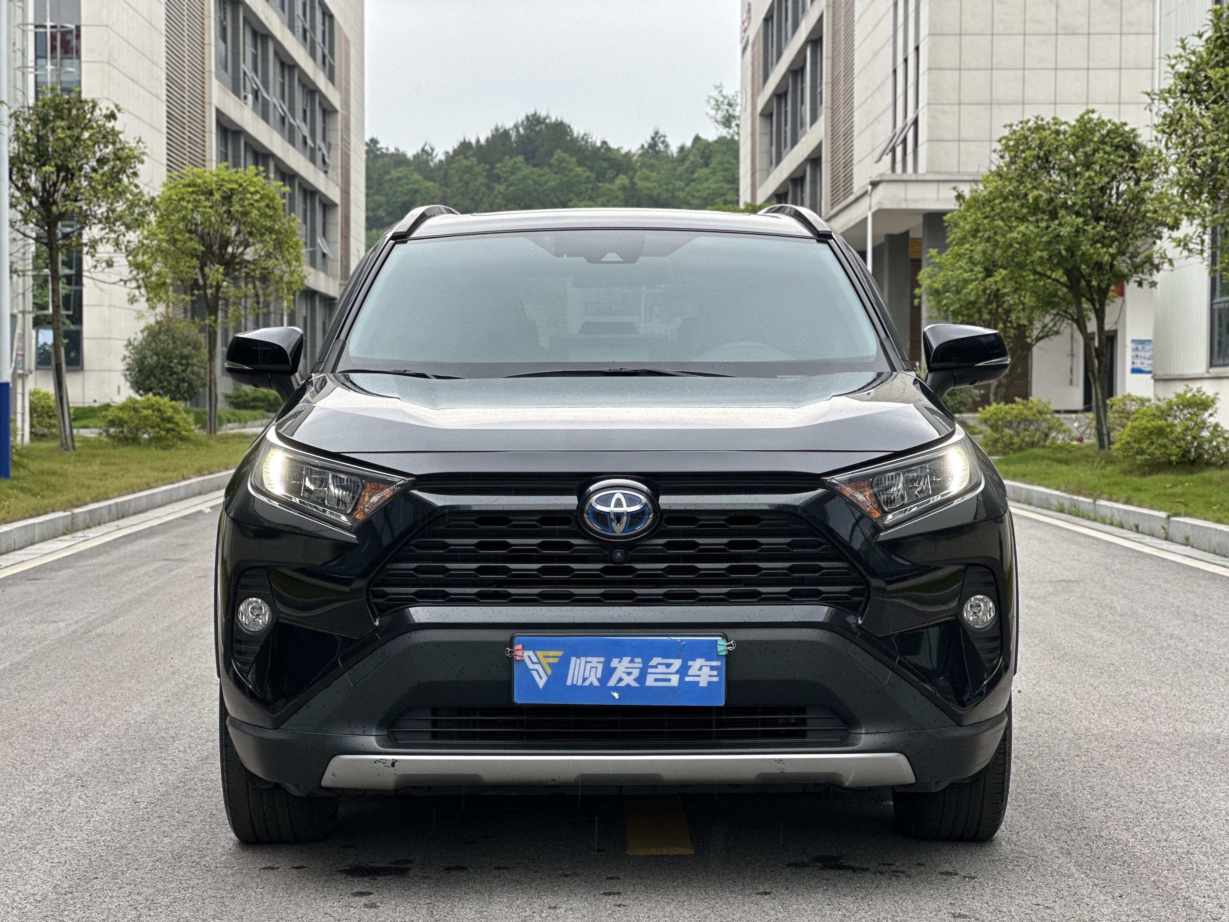 Toyota RAV4 Hybird E+ 2021 #2 Toyota RAV4 Hybird E+ 2021 car image #2