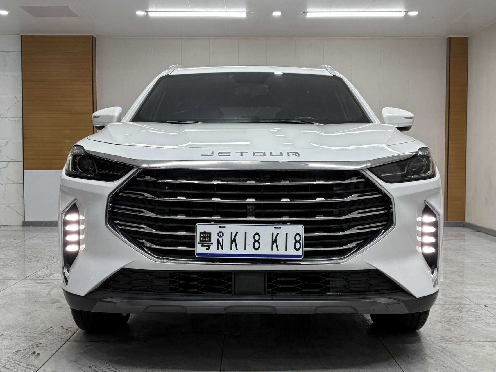 X70 PLUS 2022 car image #2
