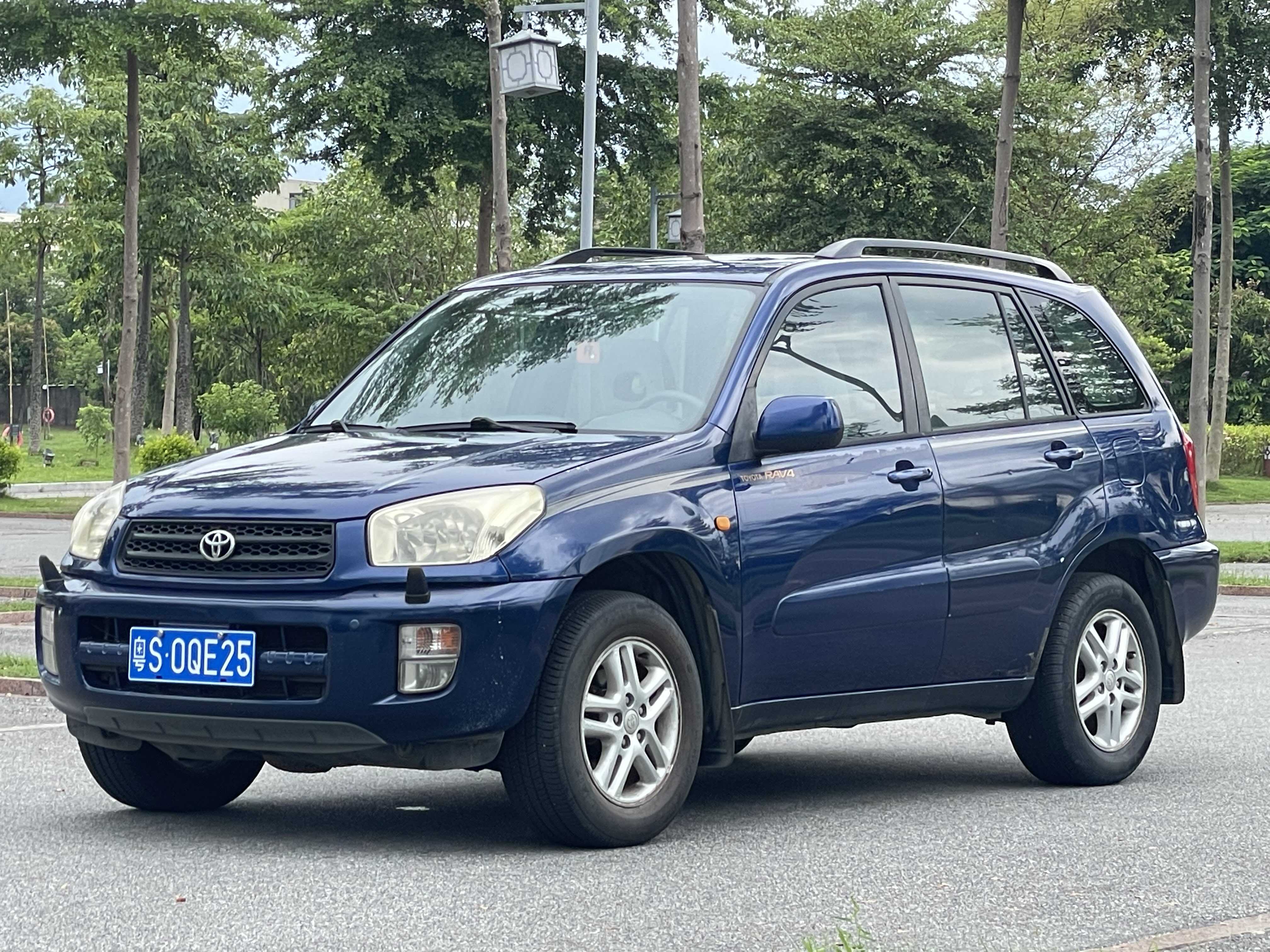 Toyota RAV4 (Imported) 2004 изображение автомобиля #2