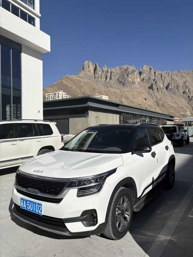 Kia Stonic 2022 изображение автомобиля #2