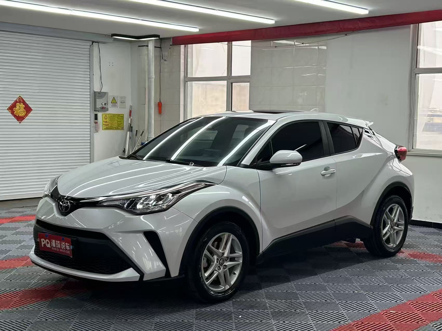 Toyota C-HR 2021 car image #2