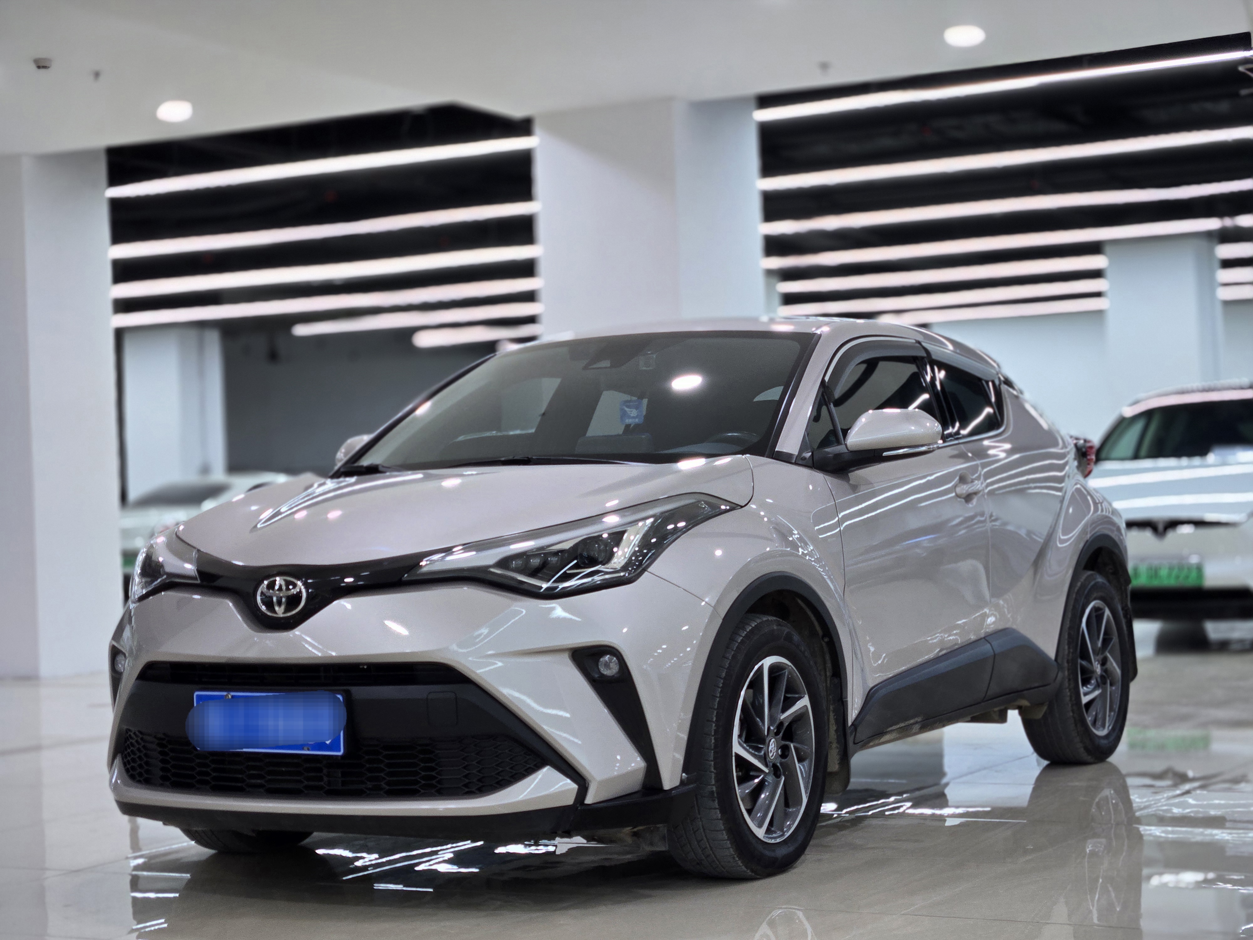 Toyota C-HR 2022 car image #2