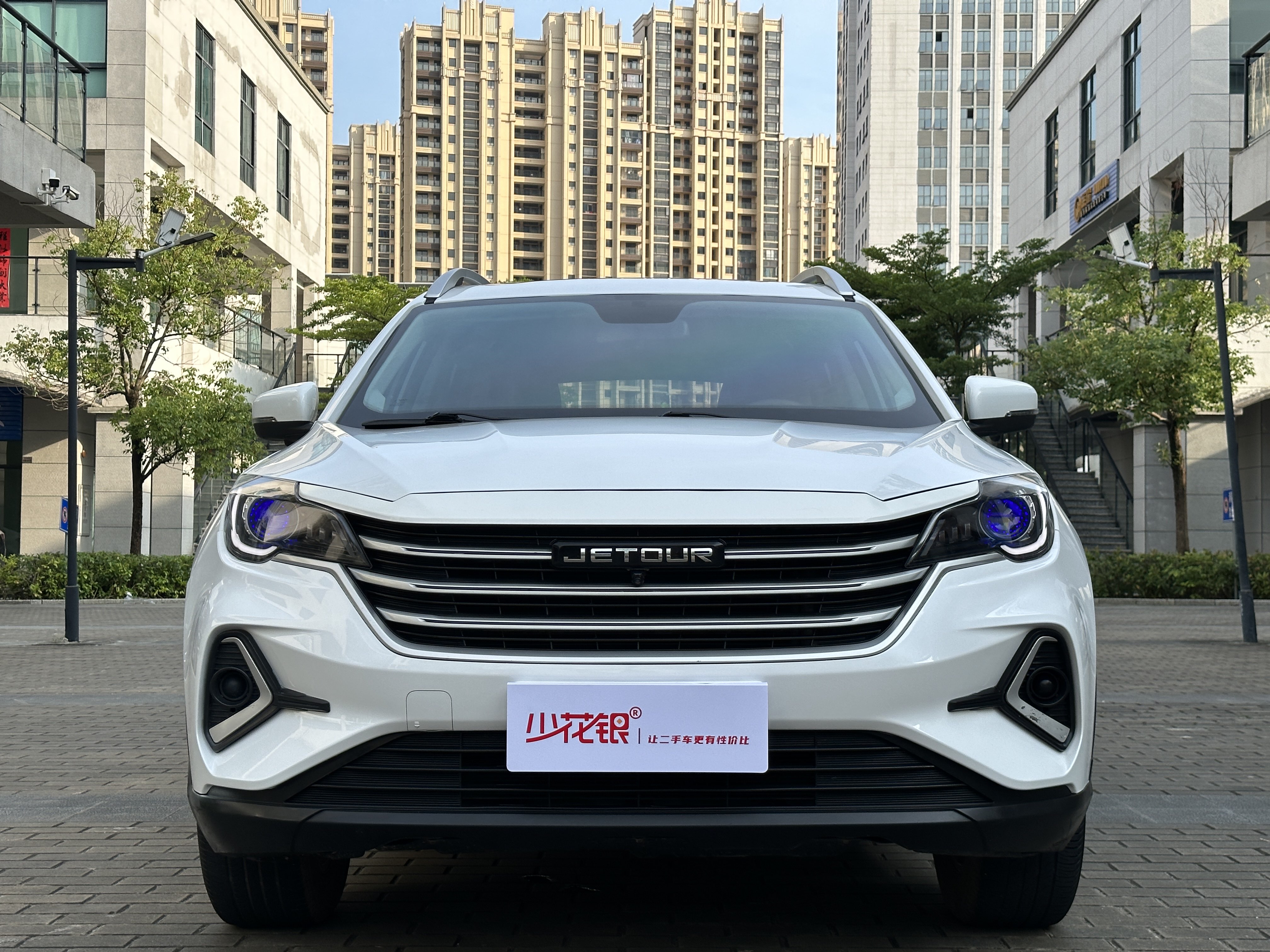 X70M 2022 car image #2