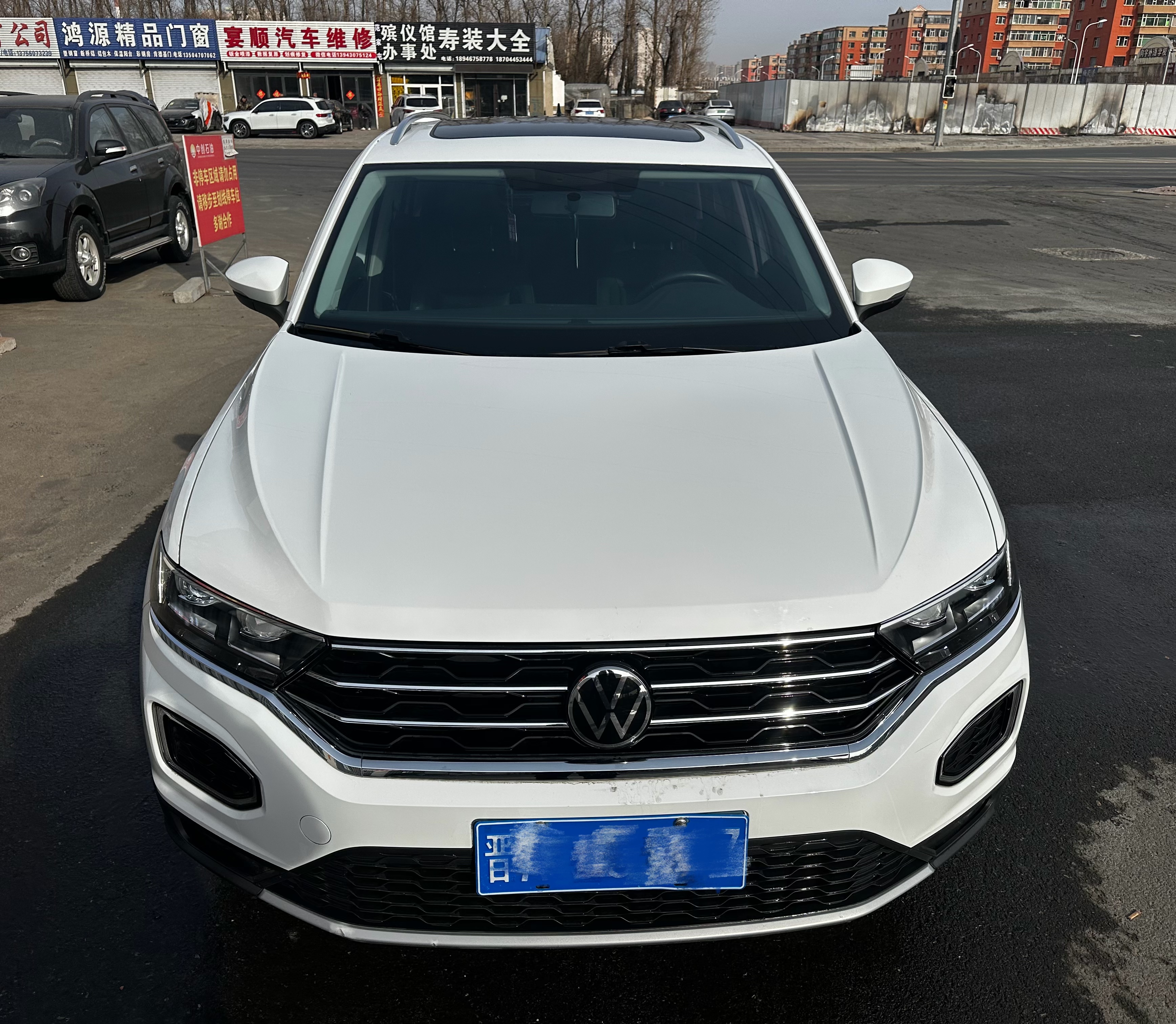 Volkswagen T-Roc 2022 car image #2