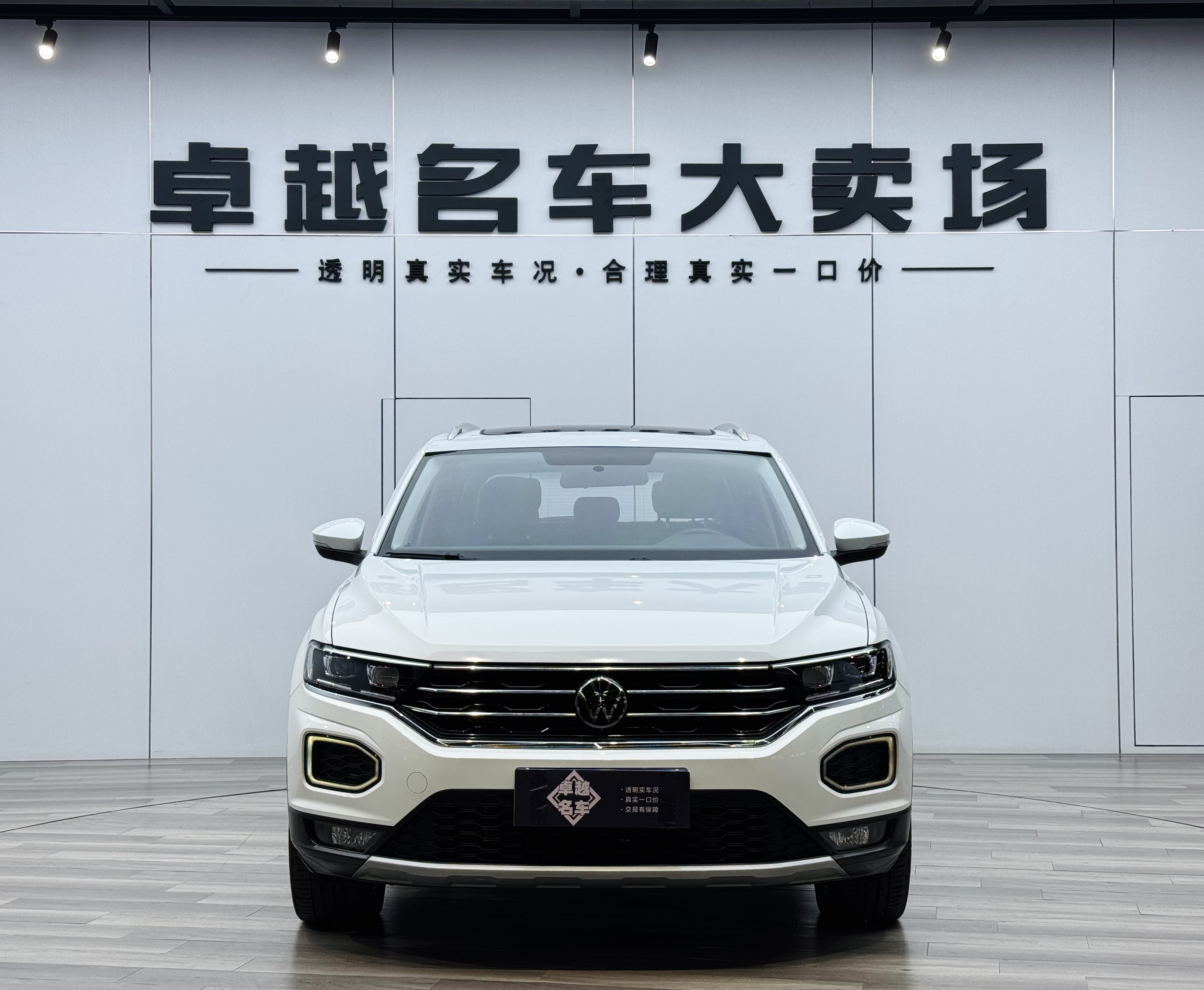 Volkswagen T-Roc 2022 car image #2