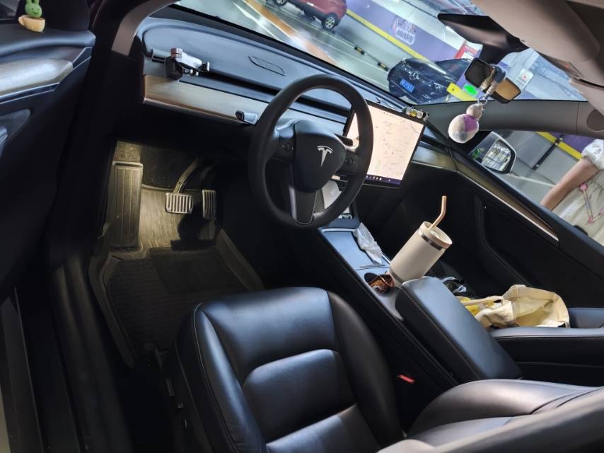 Tesla Model Y 2021 car image #2
