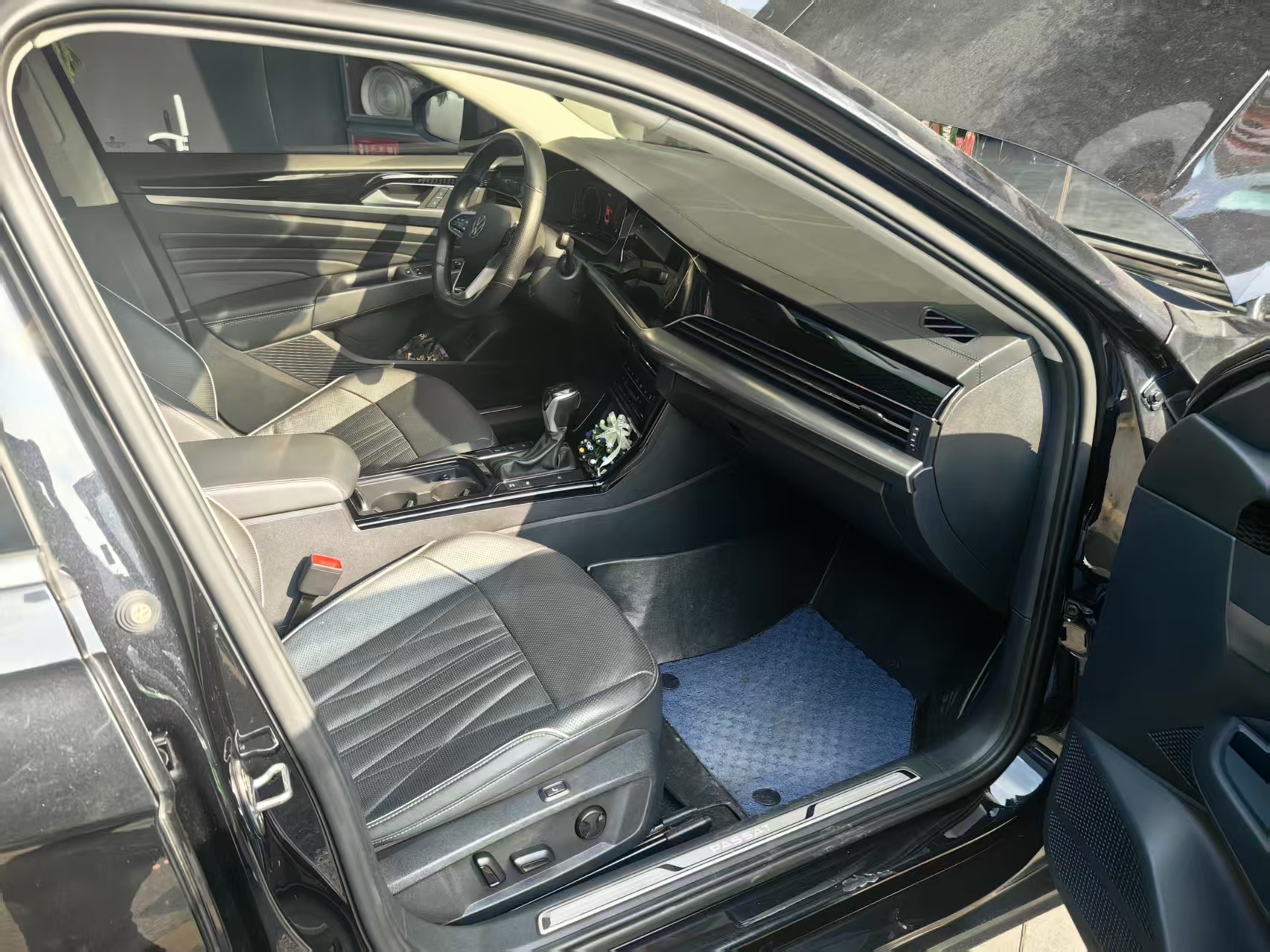 Volkswagen Passat 2021 car image #2