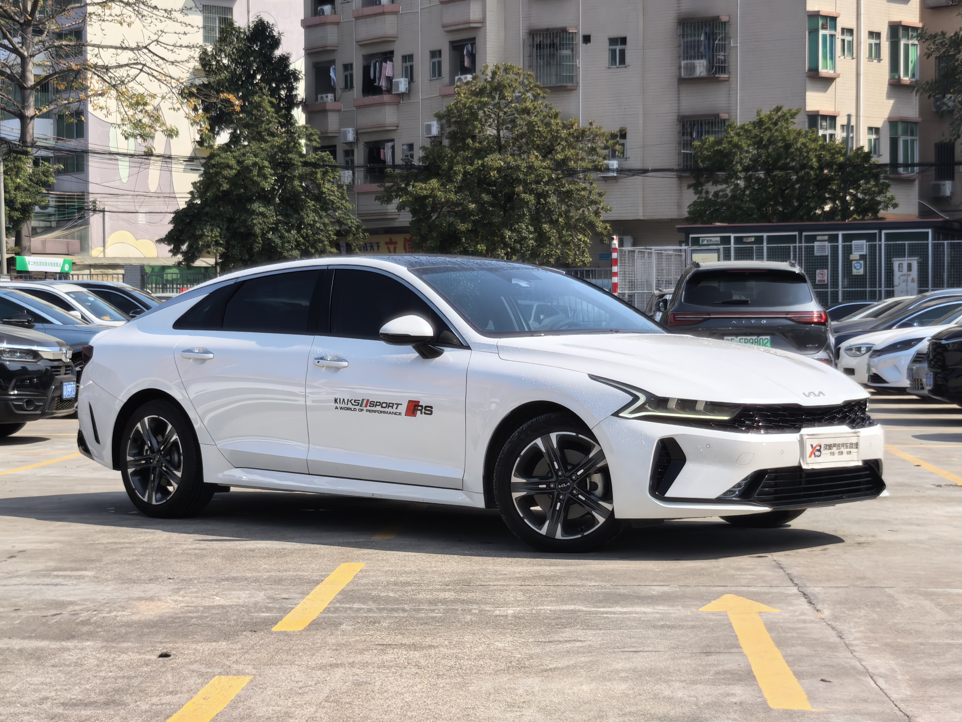 Kia K5 2025 car image #2