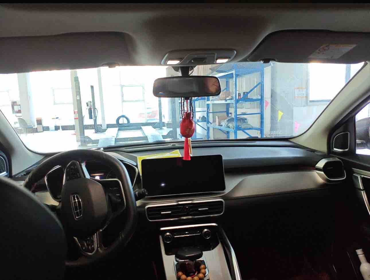 GEELY Coolray 2022 car image #2