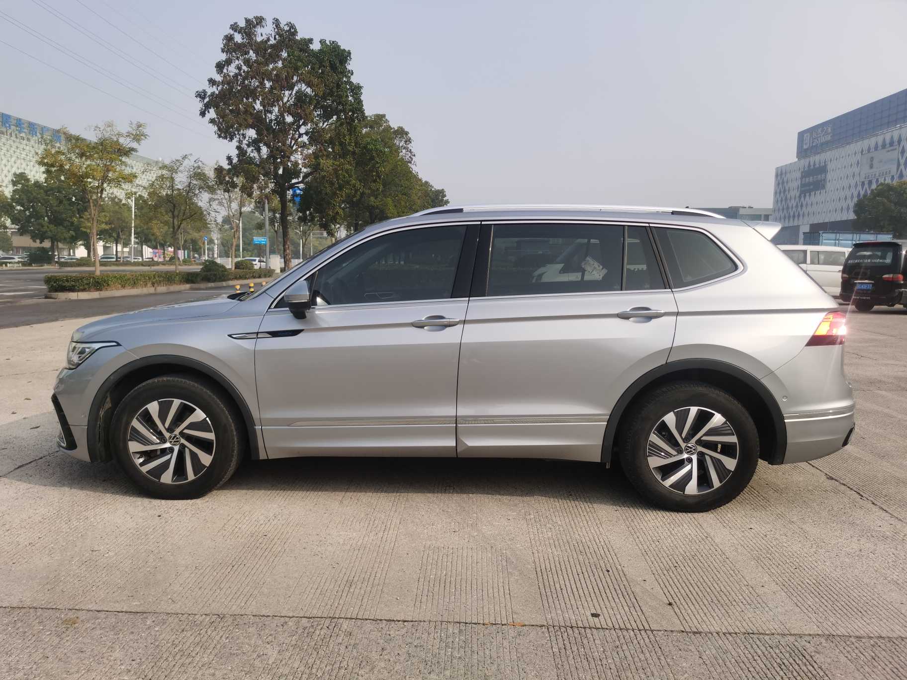 Volkswagen Tiguan L New Energy 2022 изображение автомобиля #2