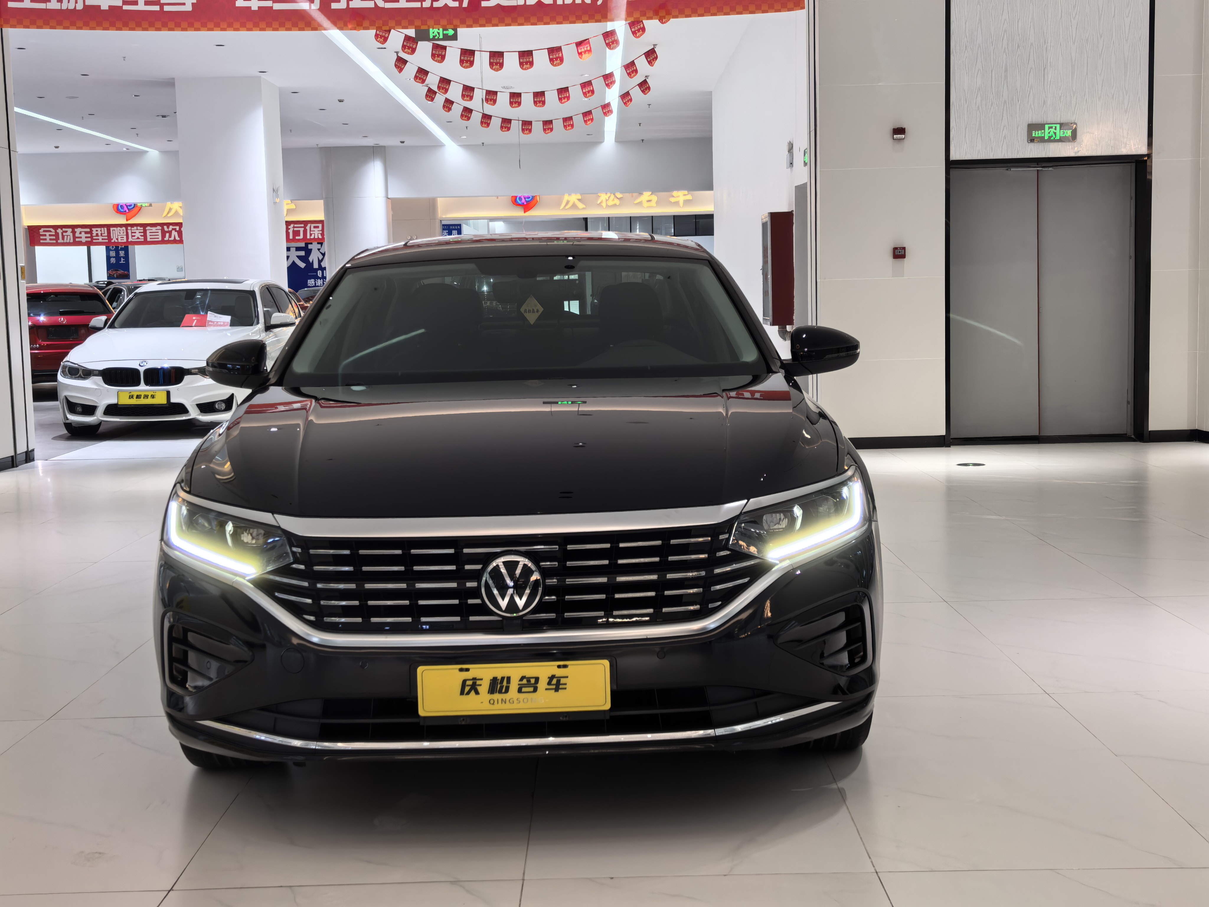 Volkswagen Passat 2021 car image #2