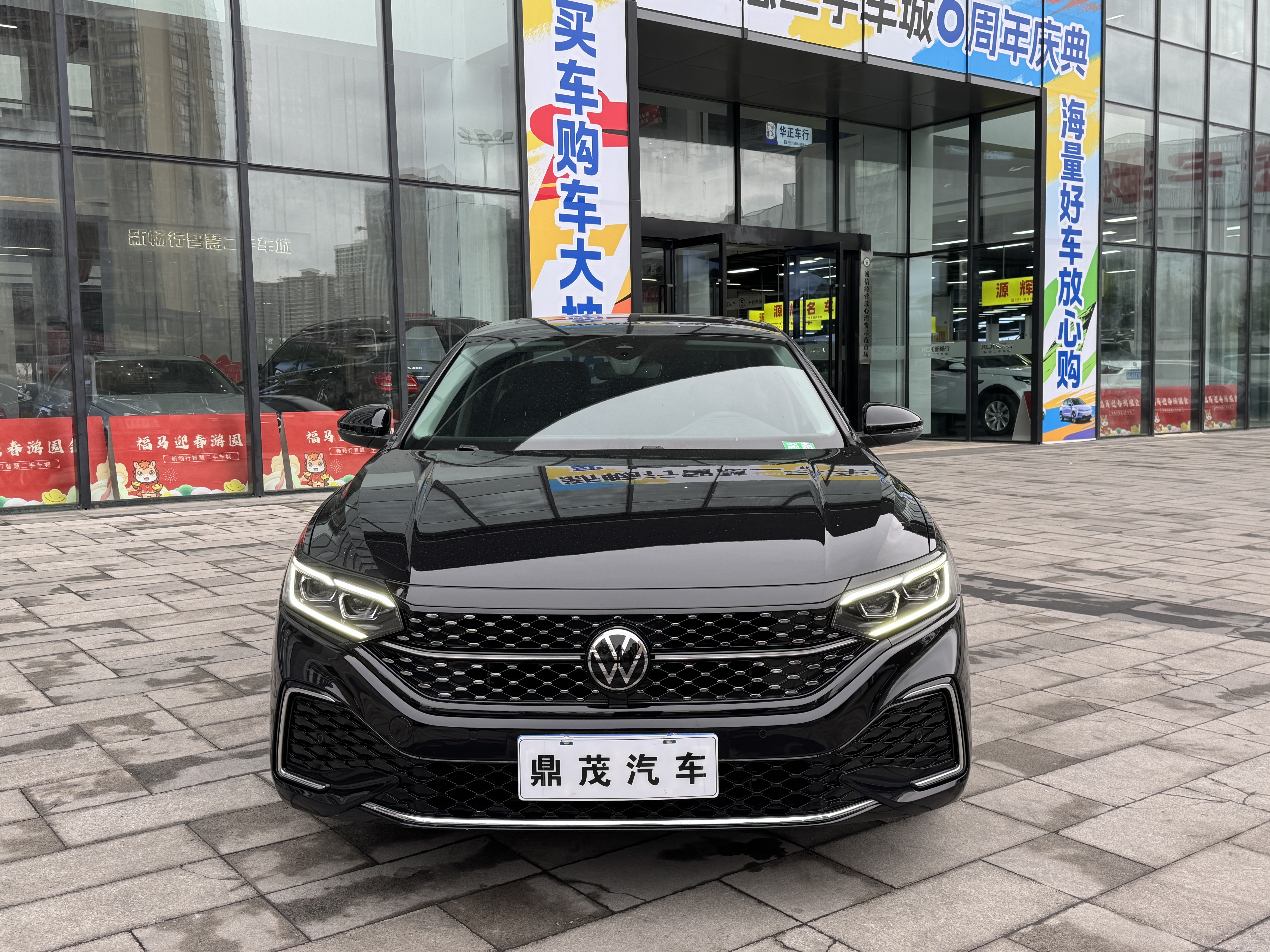 Volkswagen Passat 2022 car image #2