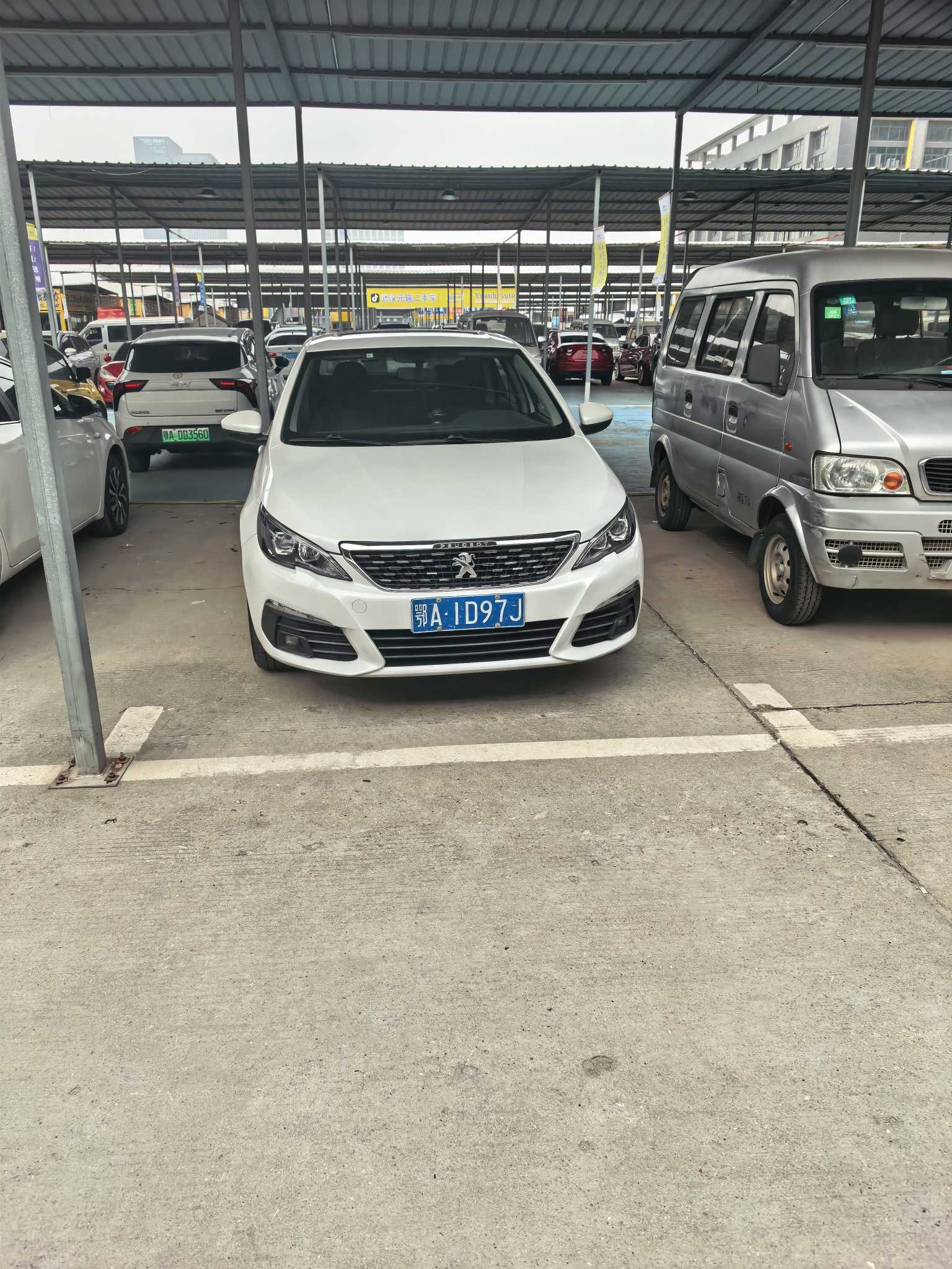 Emgrand 2022 car image #2