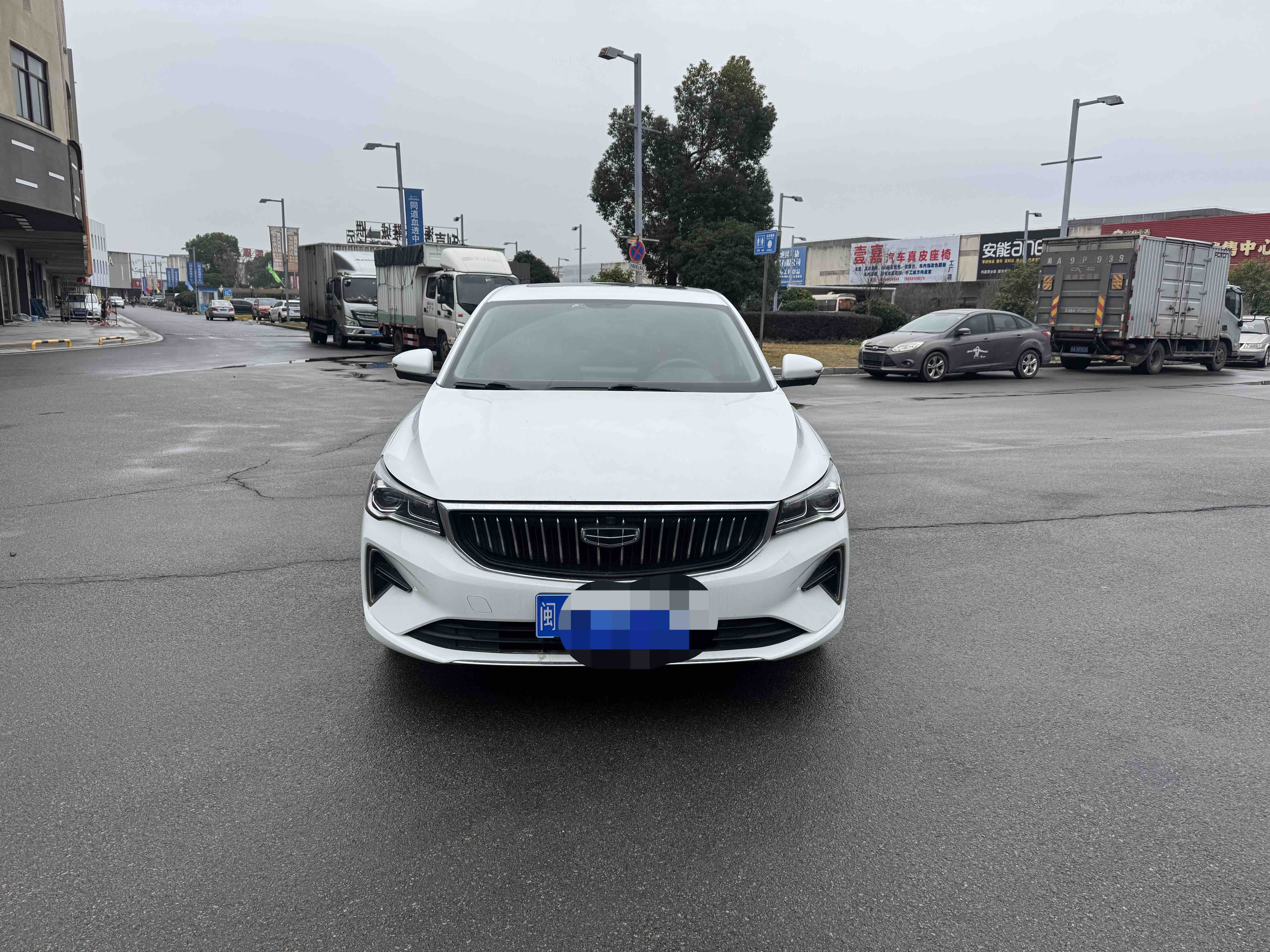 GEELY Emgrand 2023 car image #2