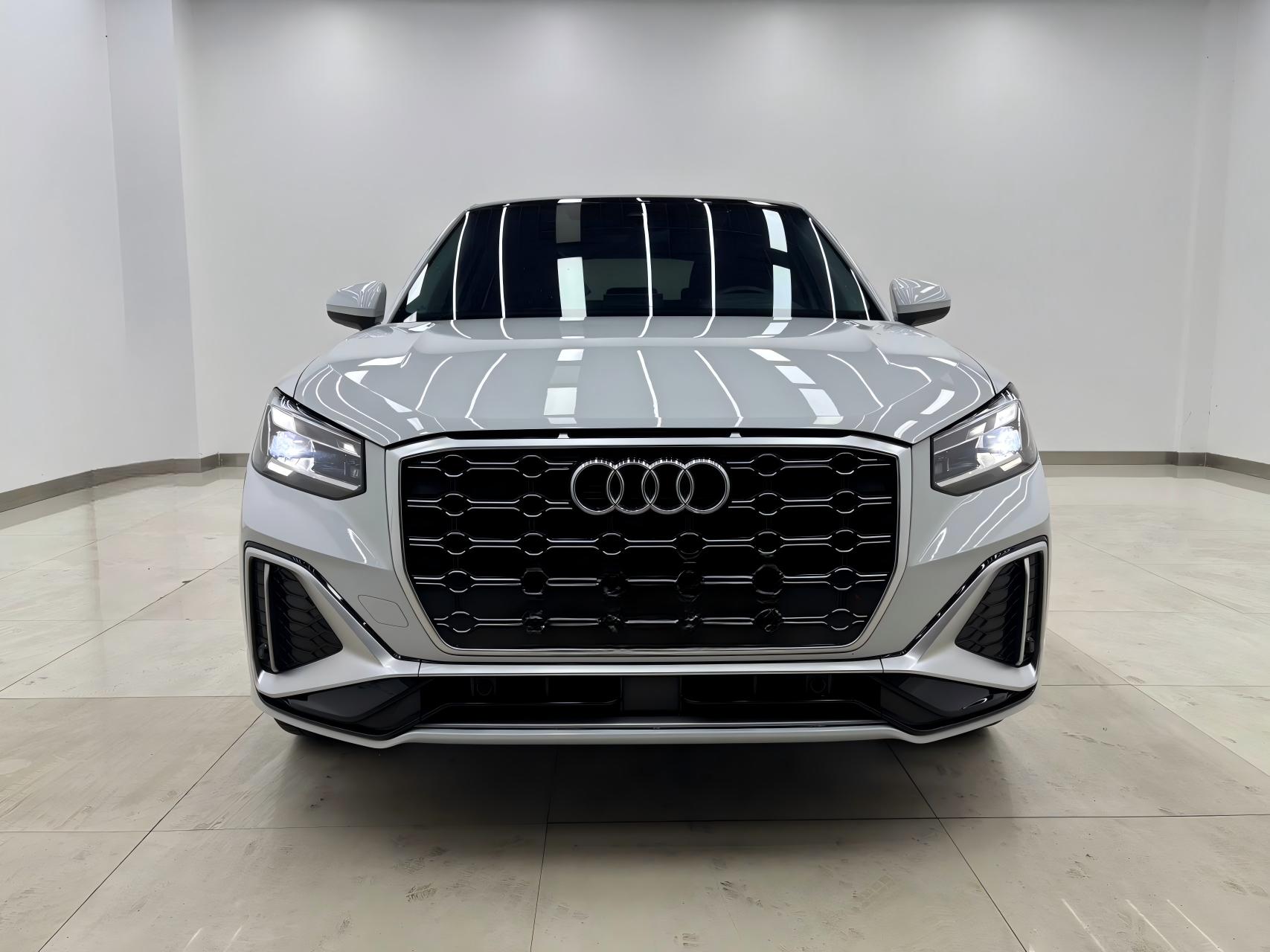 Audi Q2L 2021 car image #2