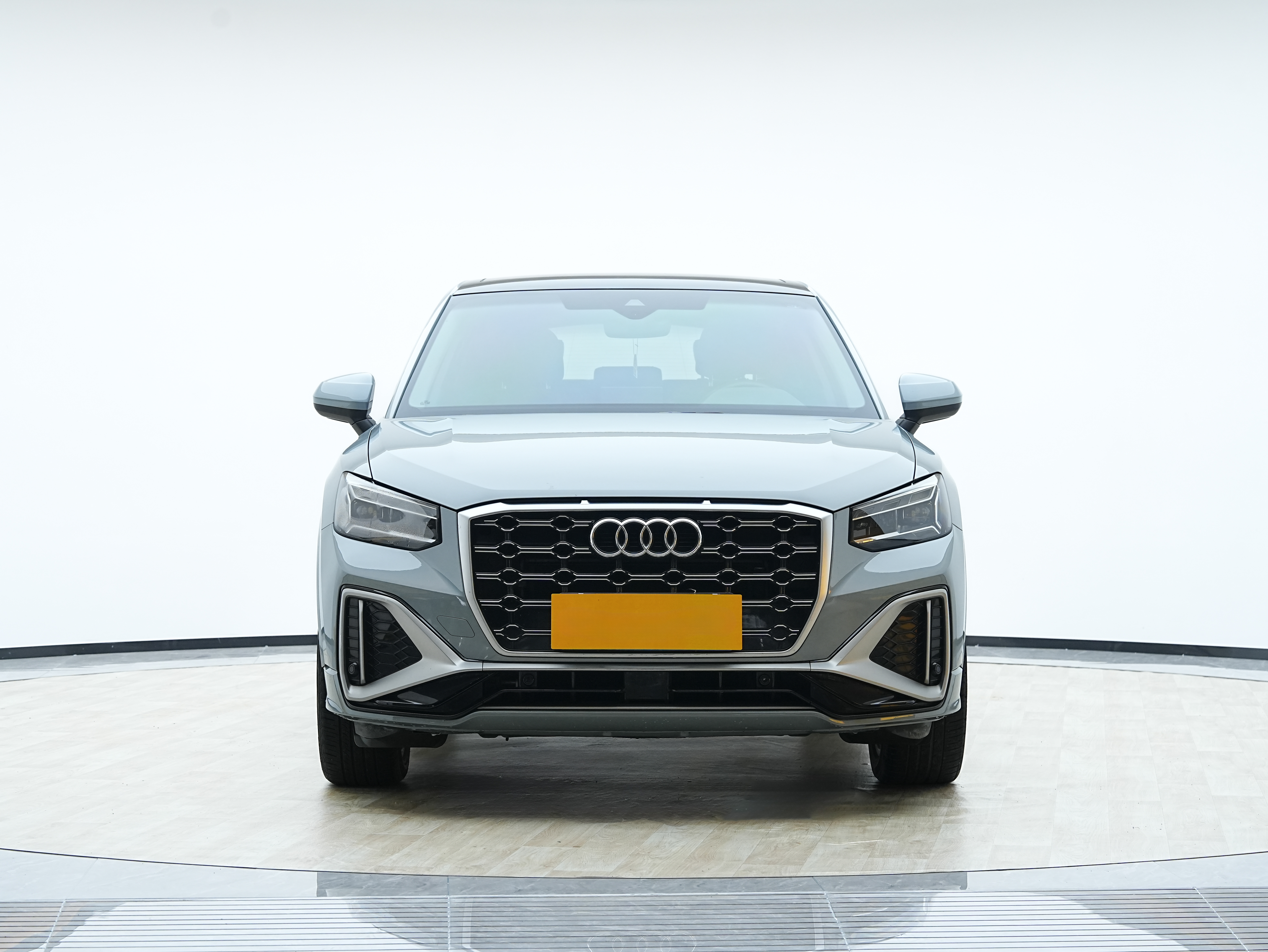 Audi Q2L 2023 صورة سيارة #2
