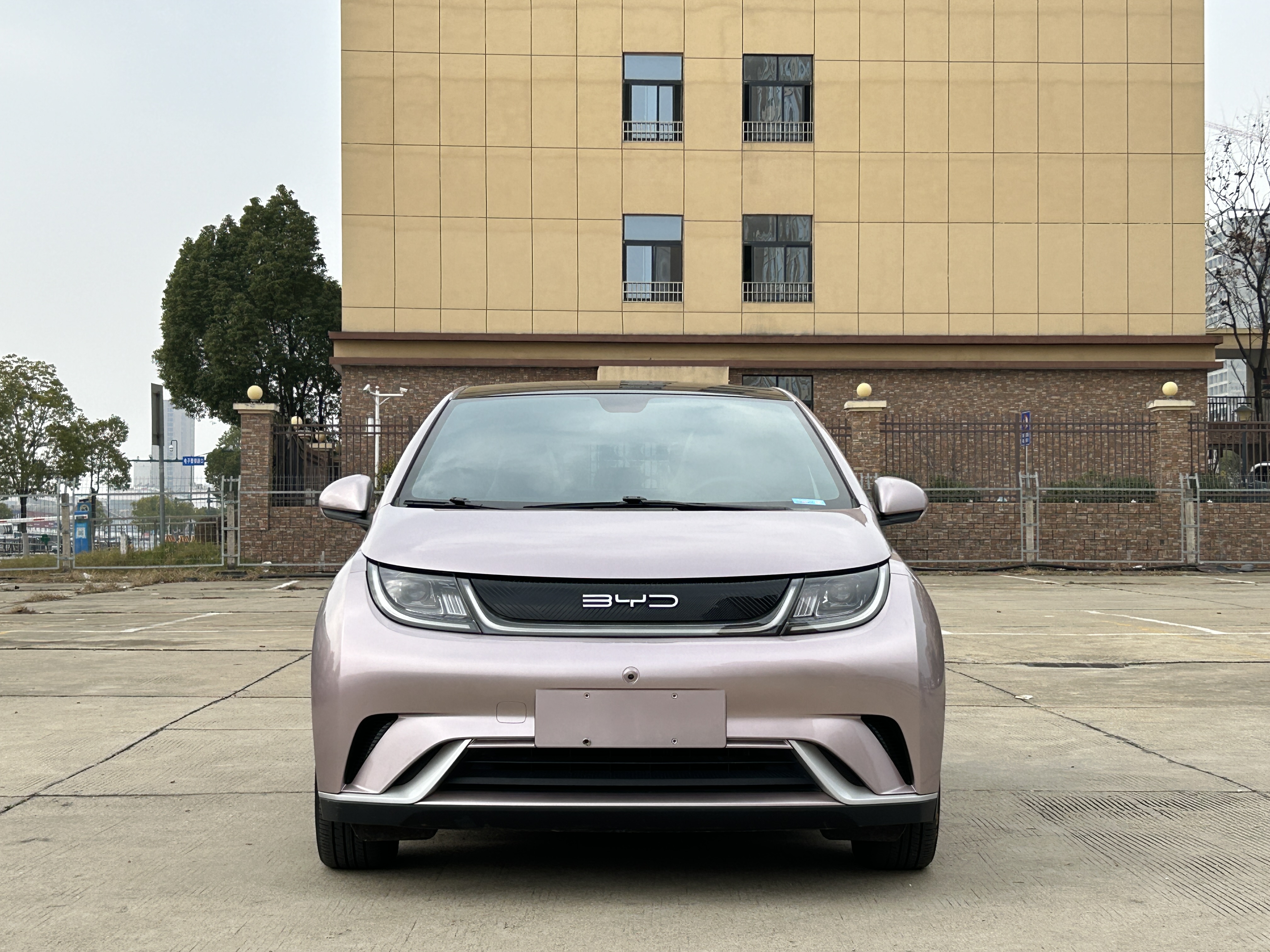 BYD Dolphin 2022 #2 BYD Dolphin 2022 car image #2