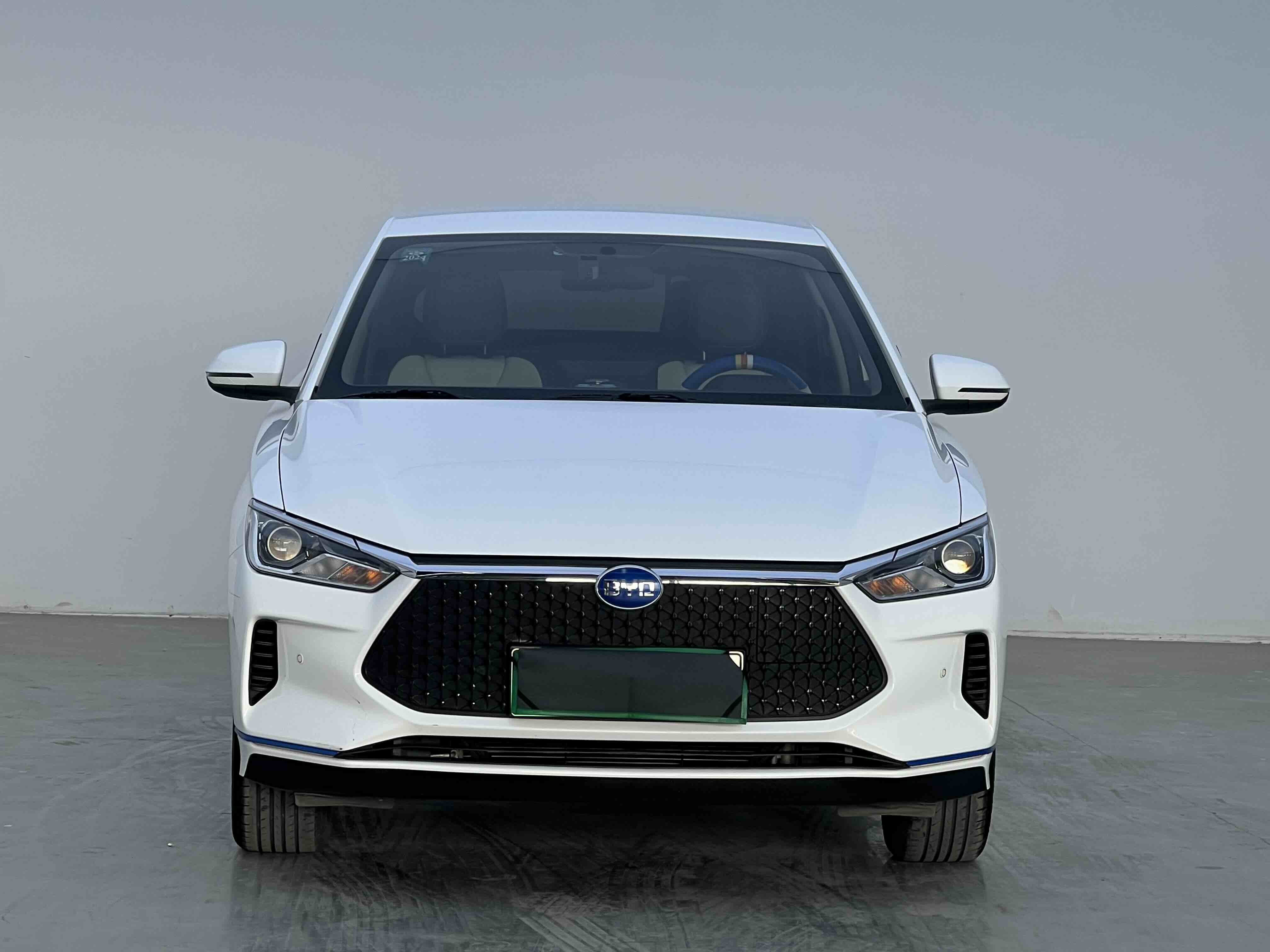 BYD e2 2022 imagem de carro #2